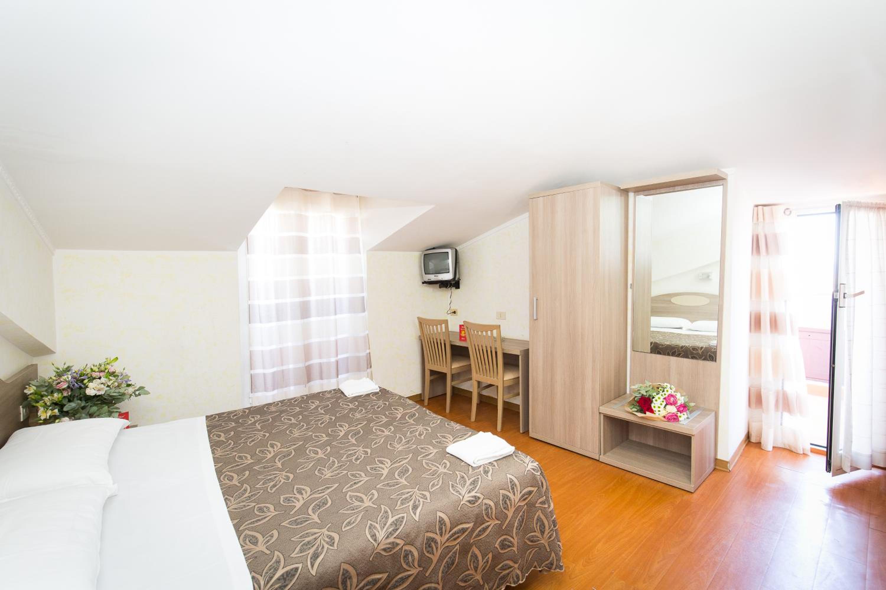 Double or Twin Room with Balcony photo 1