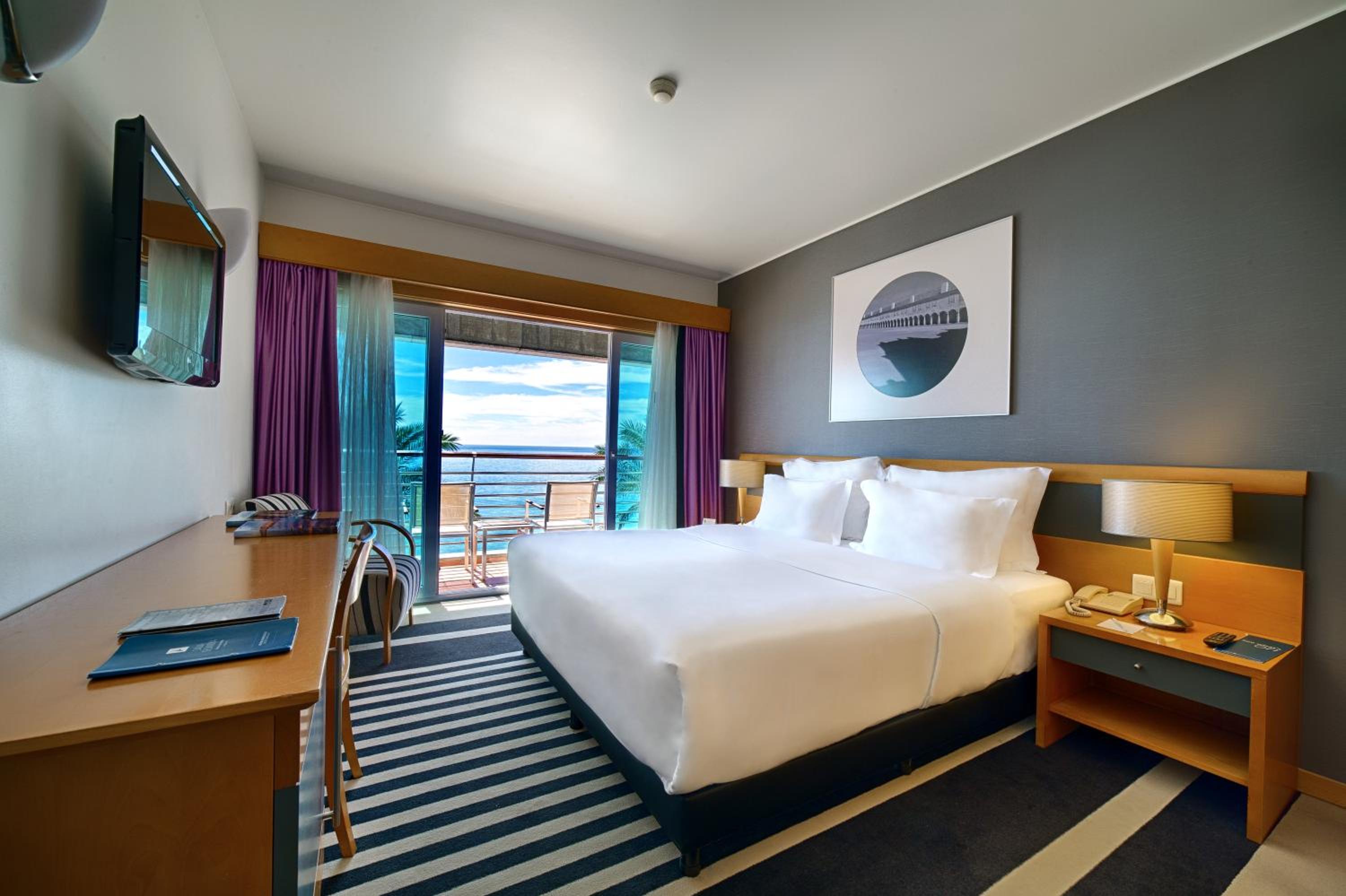 Double or Twin Room with Sea View - Photo 7