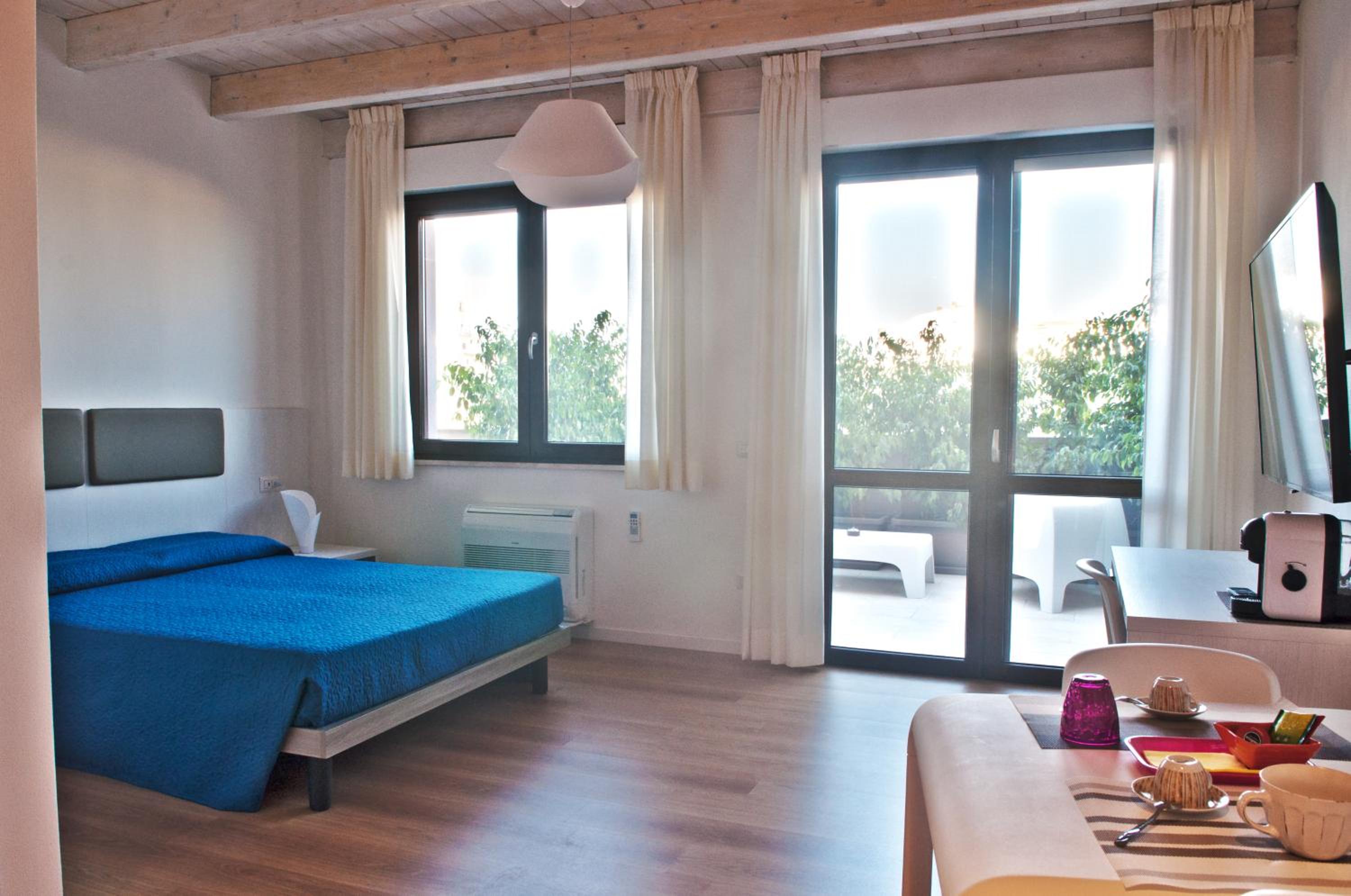 Family Room with Balcony photo 1
