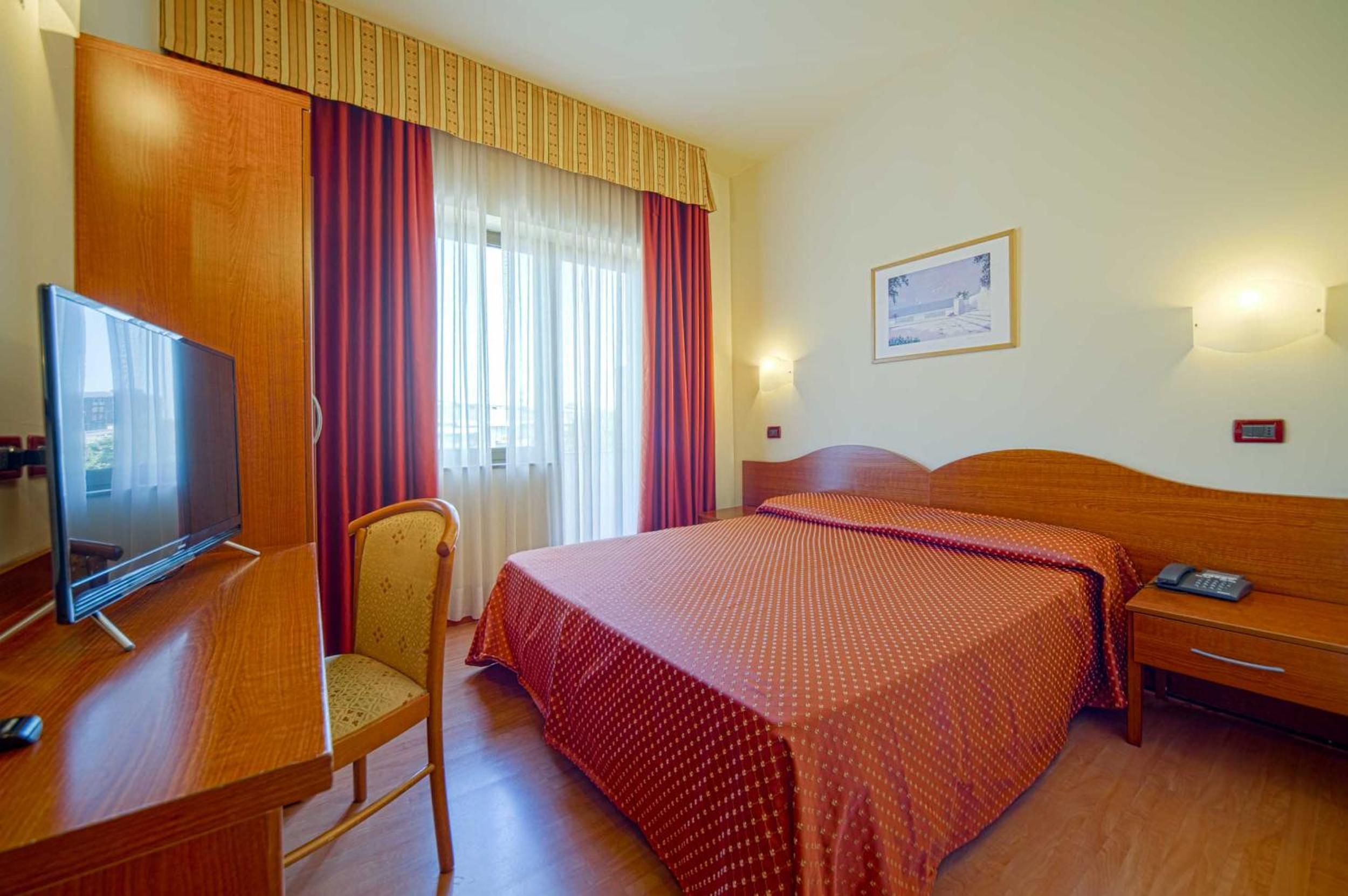 Double or Twin Room - Photo 9