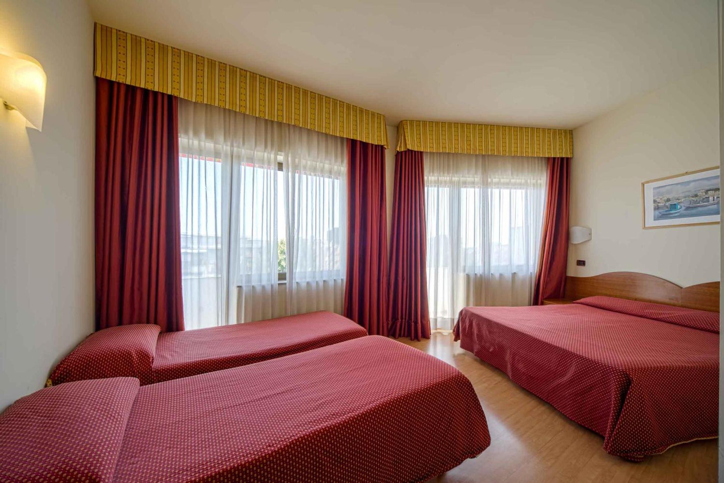 Quadruple Room - Photo 5