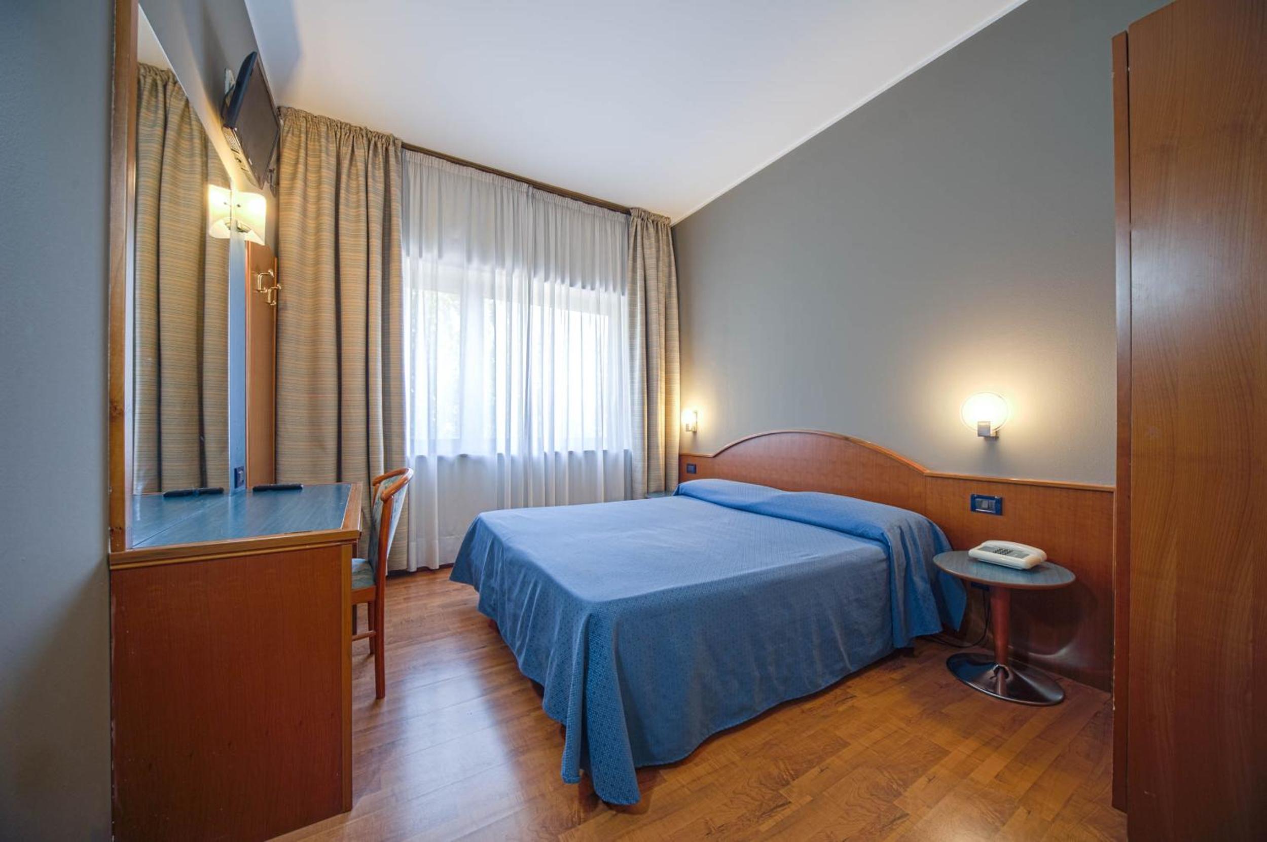 Double or Twin Room - Photo 7