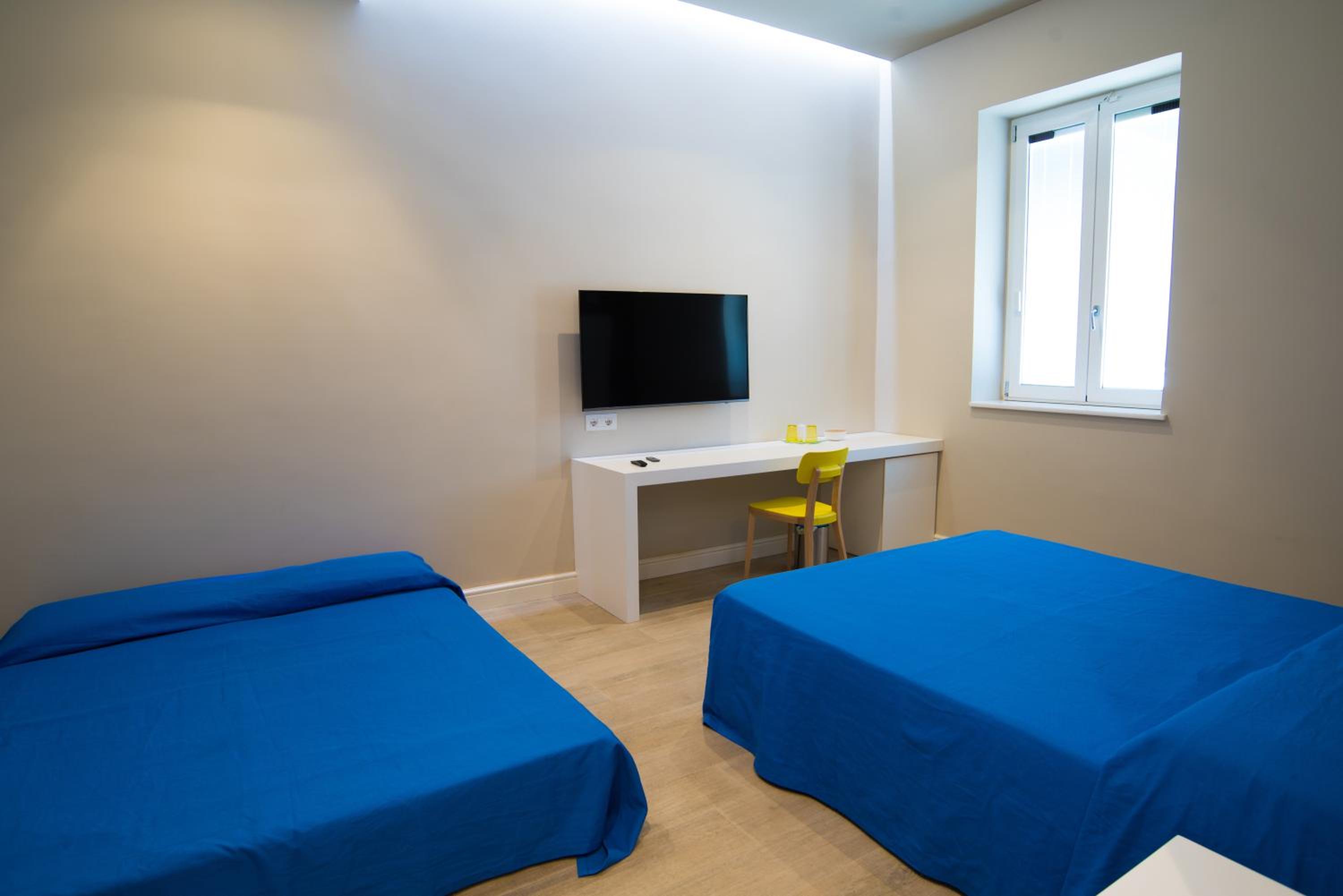 Classic Quadruple Room - Photo 9