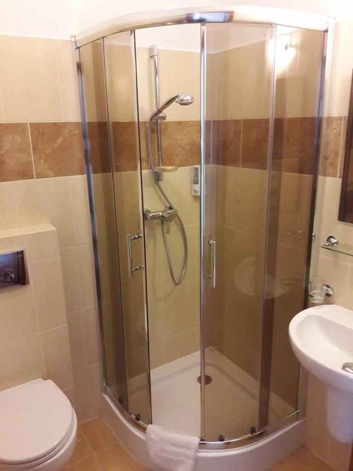 Budget Double Room - Photo 4