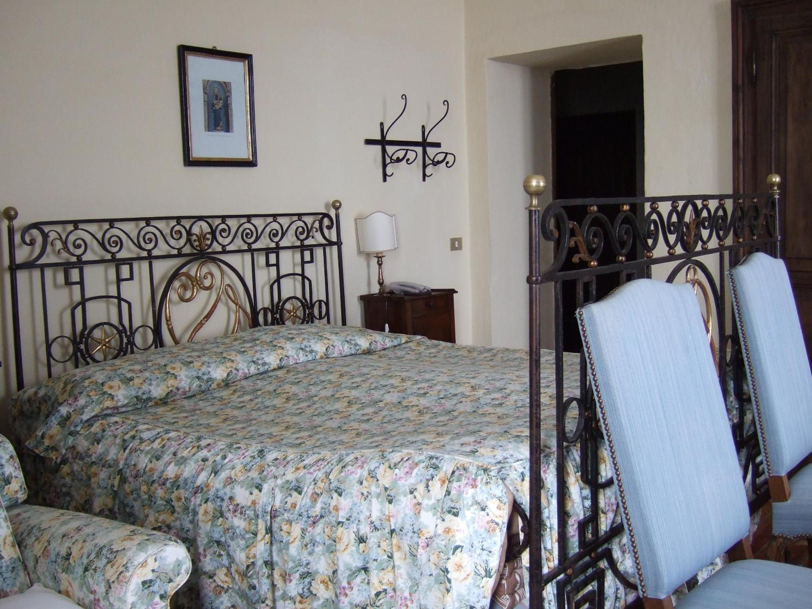 Deluxe Twin Room - Photo 13