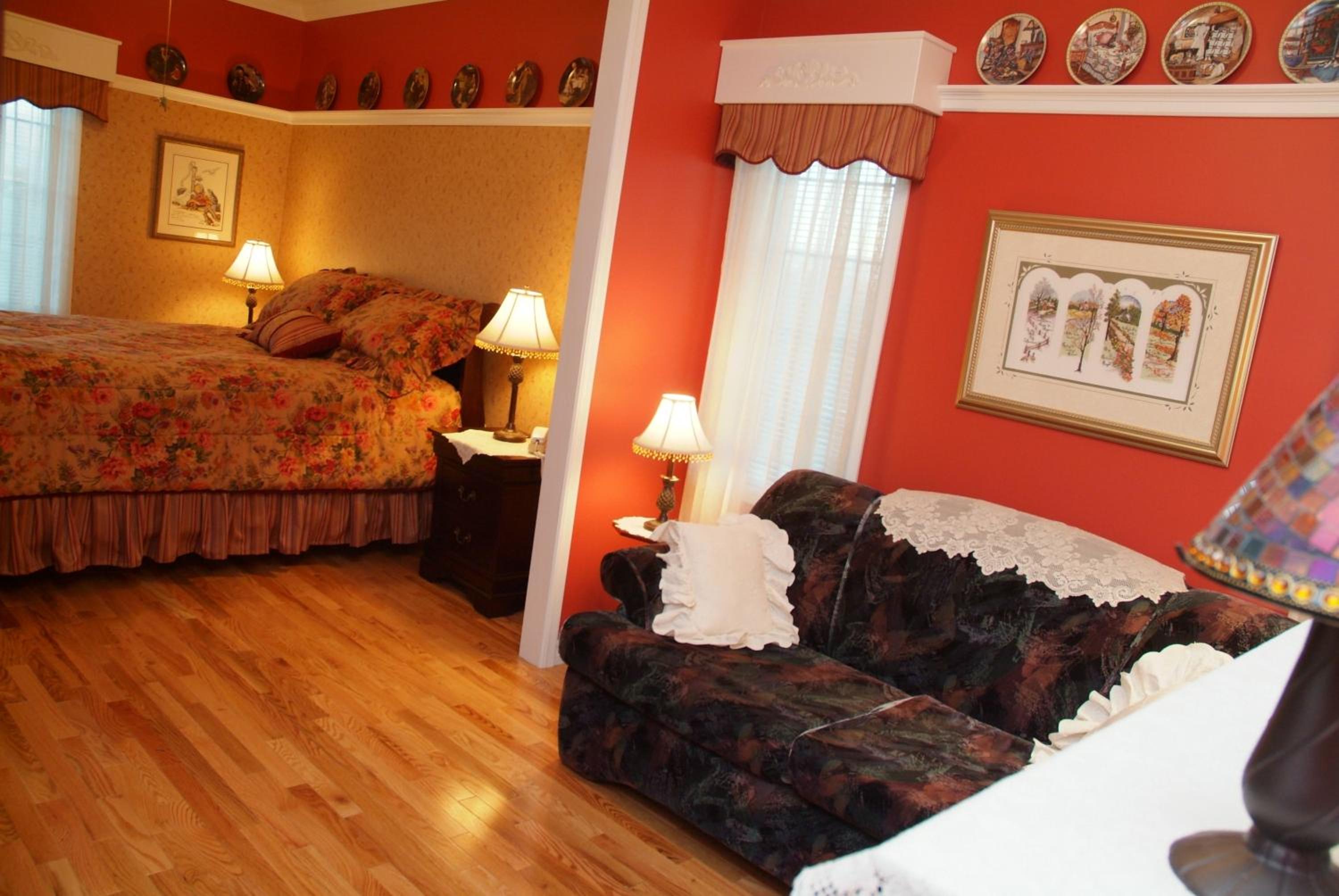 Queen Room with Sofa Bed photo 3