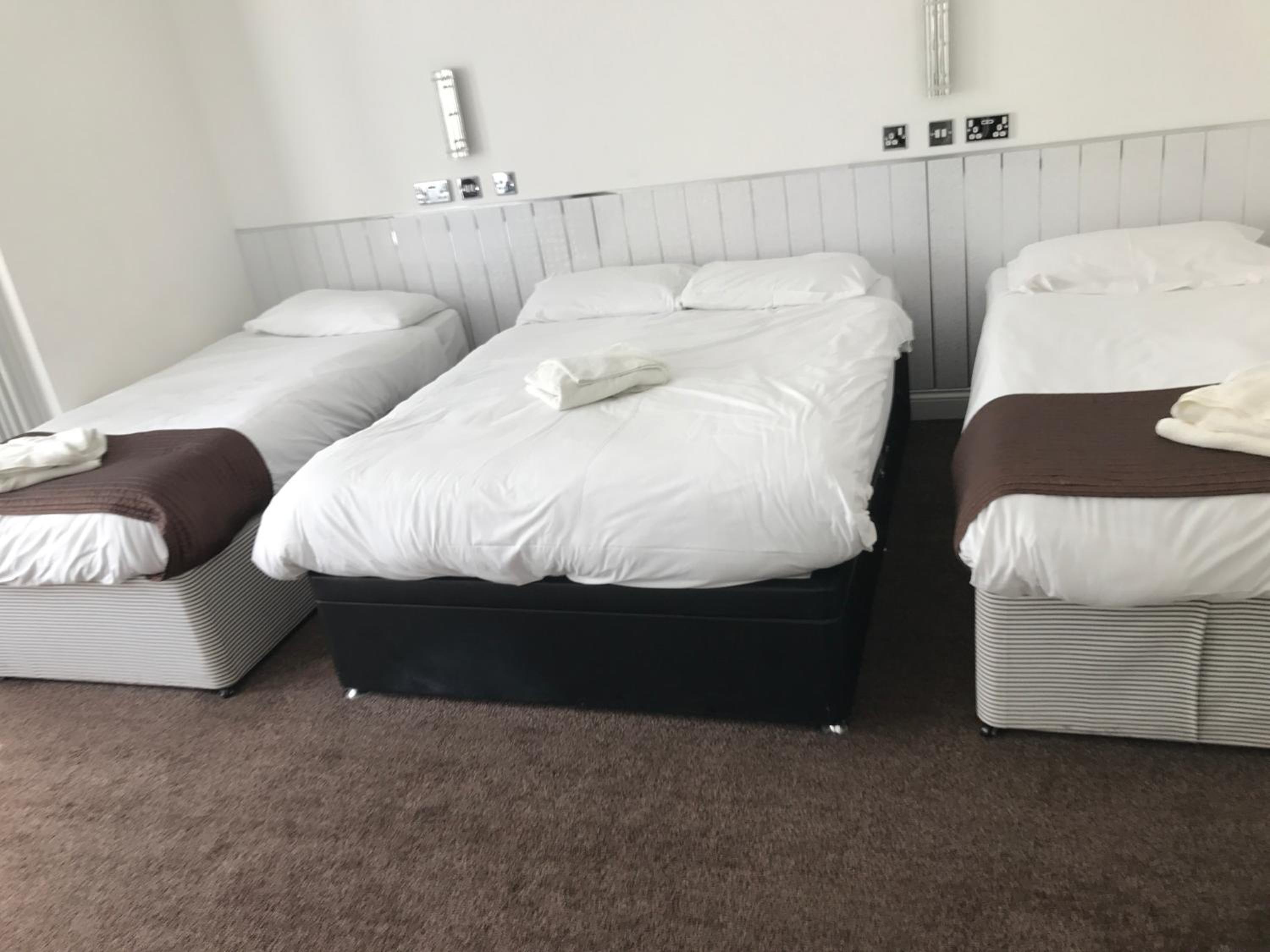 Quadruple Room - Photo 16