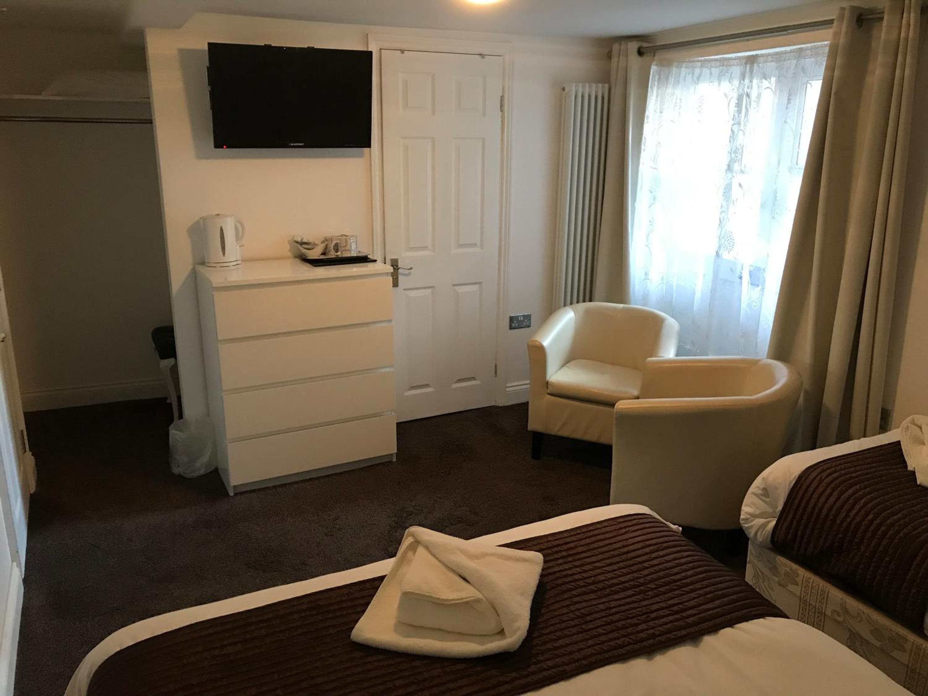 Quadruple Room - Photo 18