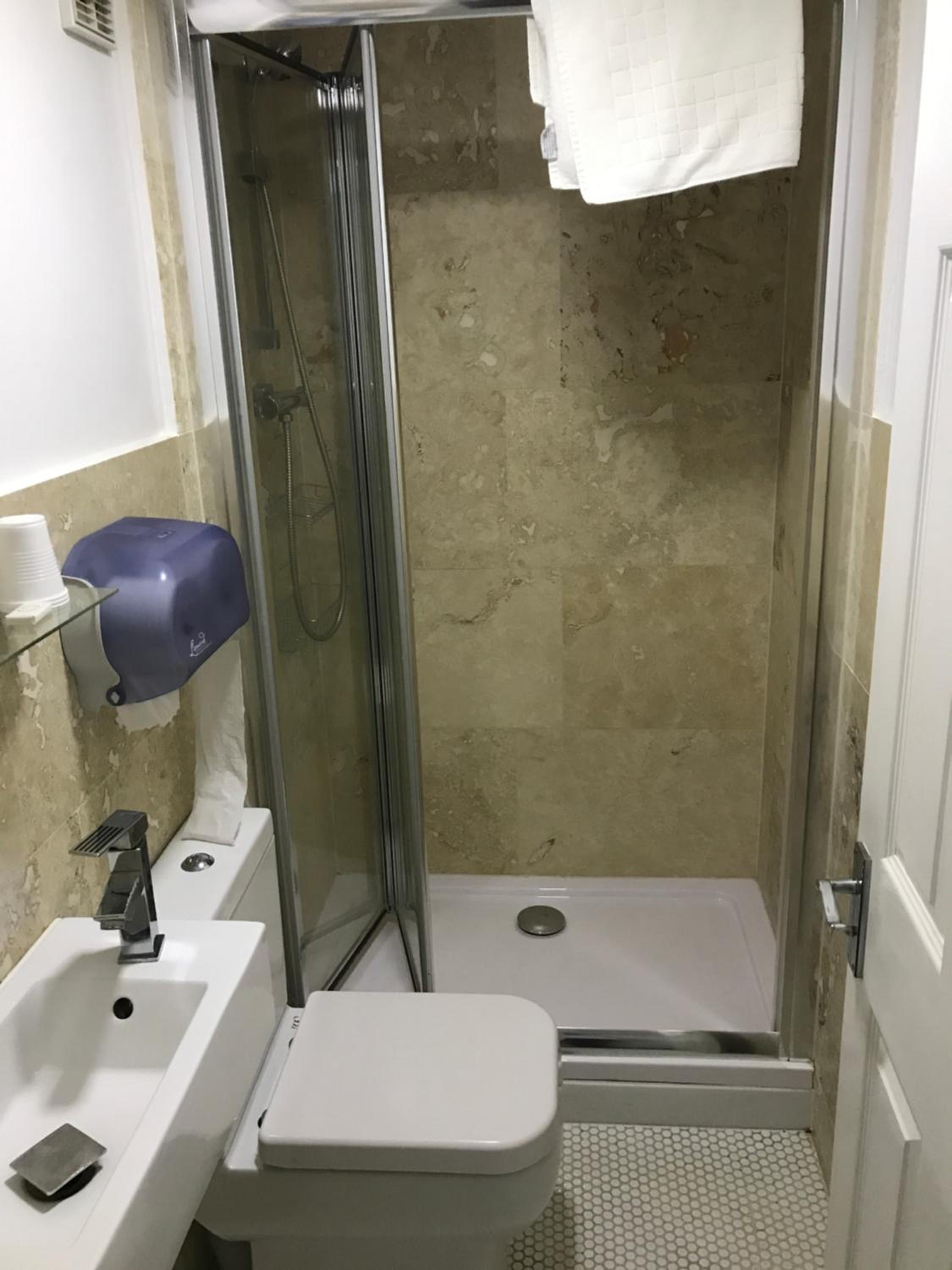 Quadruple Room - Photo 21