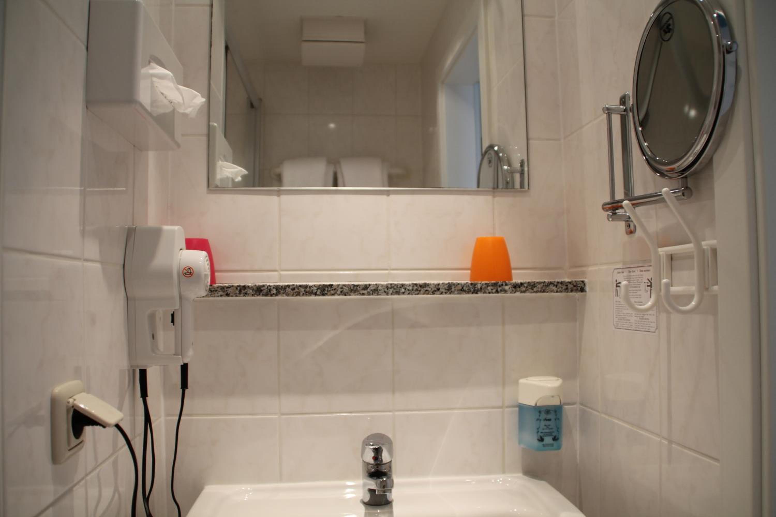 Twin Room - Photo 4