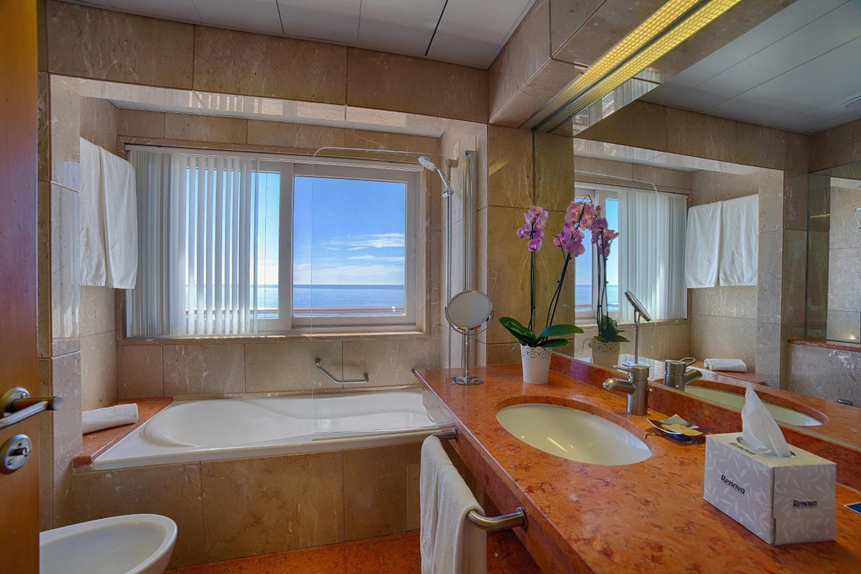 Suite with Sea View photo 2