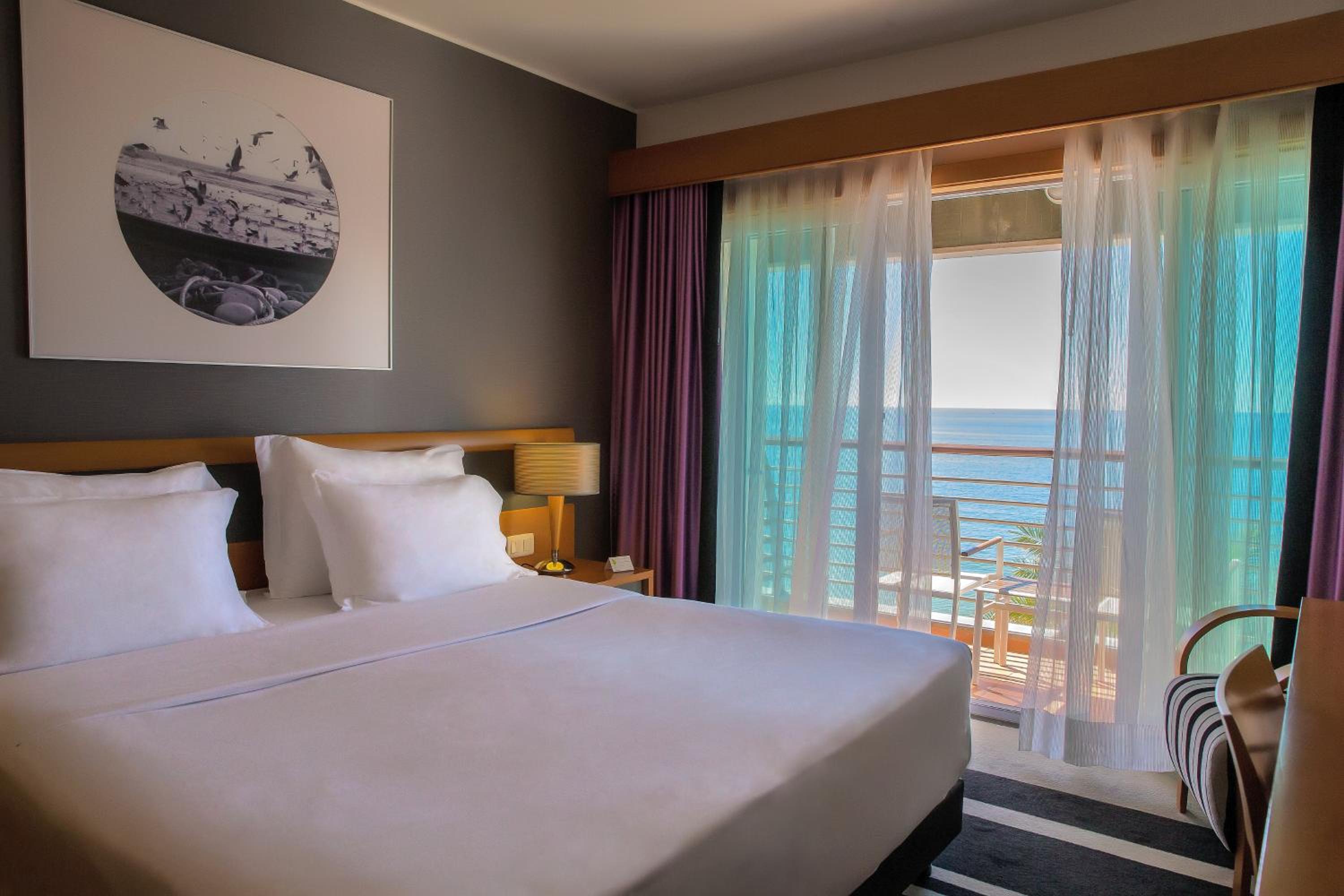 Double or Twin Room with Sea View - Photo 2