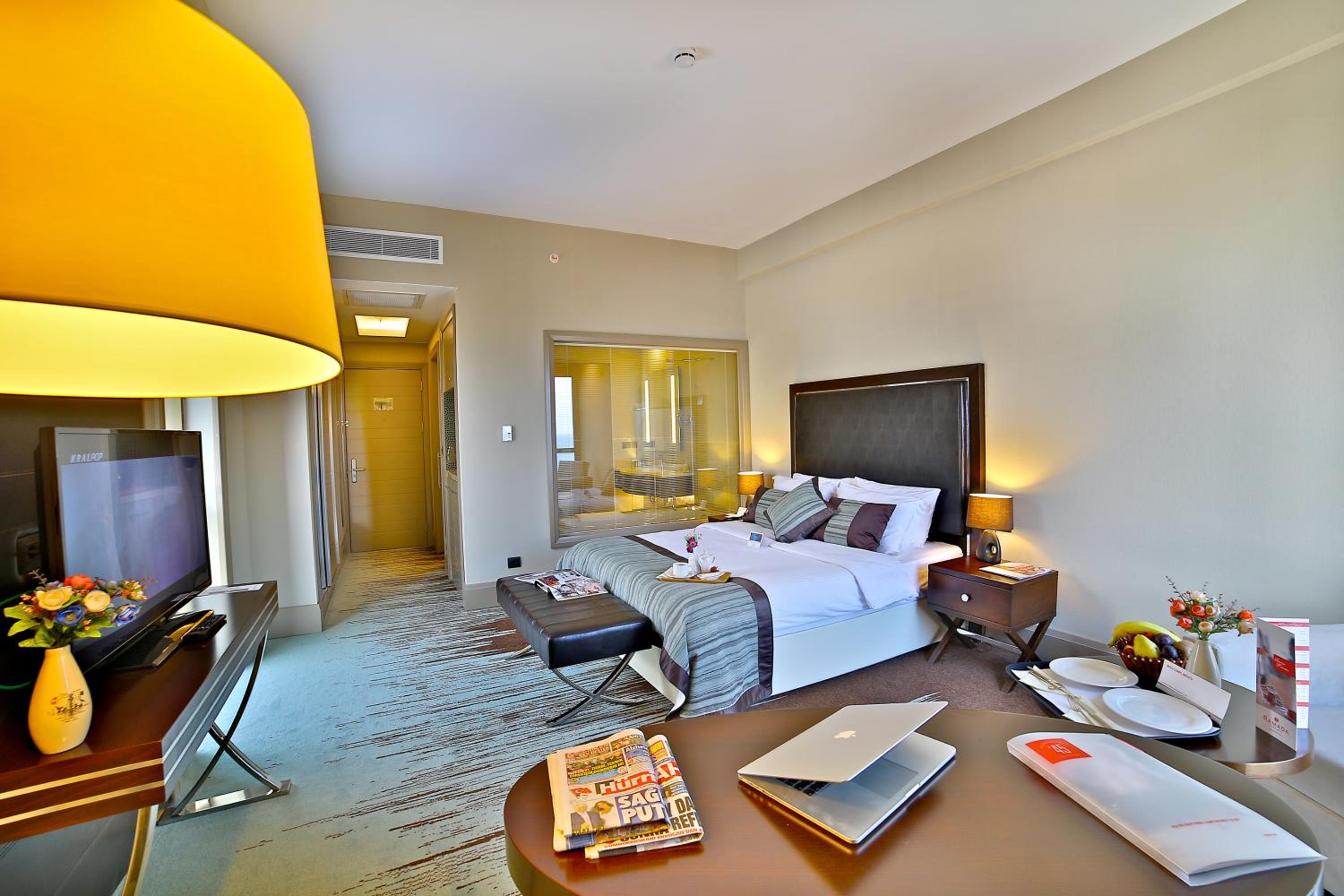 Standard King Room - Photo 4