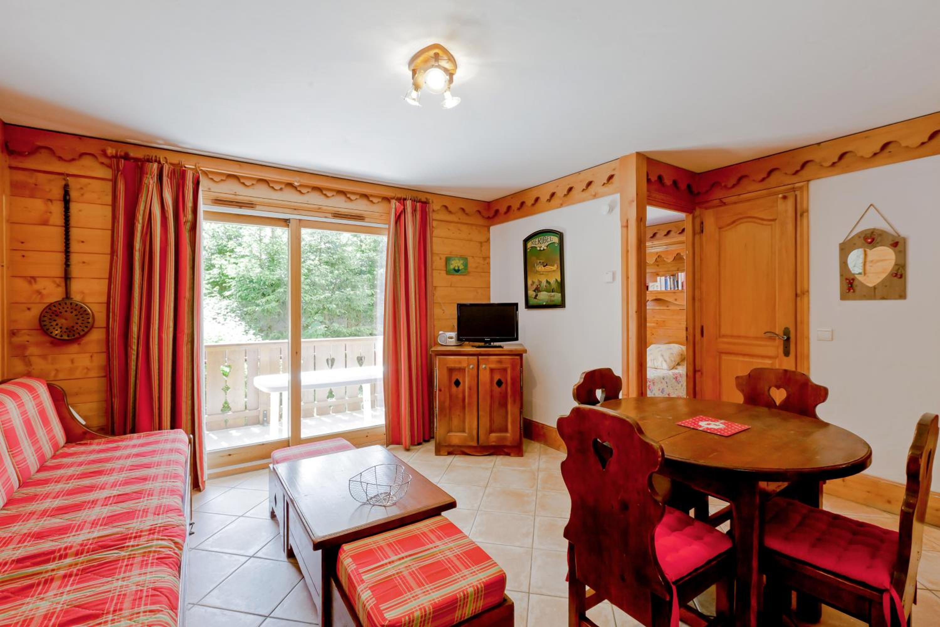 Select One-Bedroom Apartment (4 People)