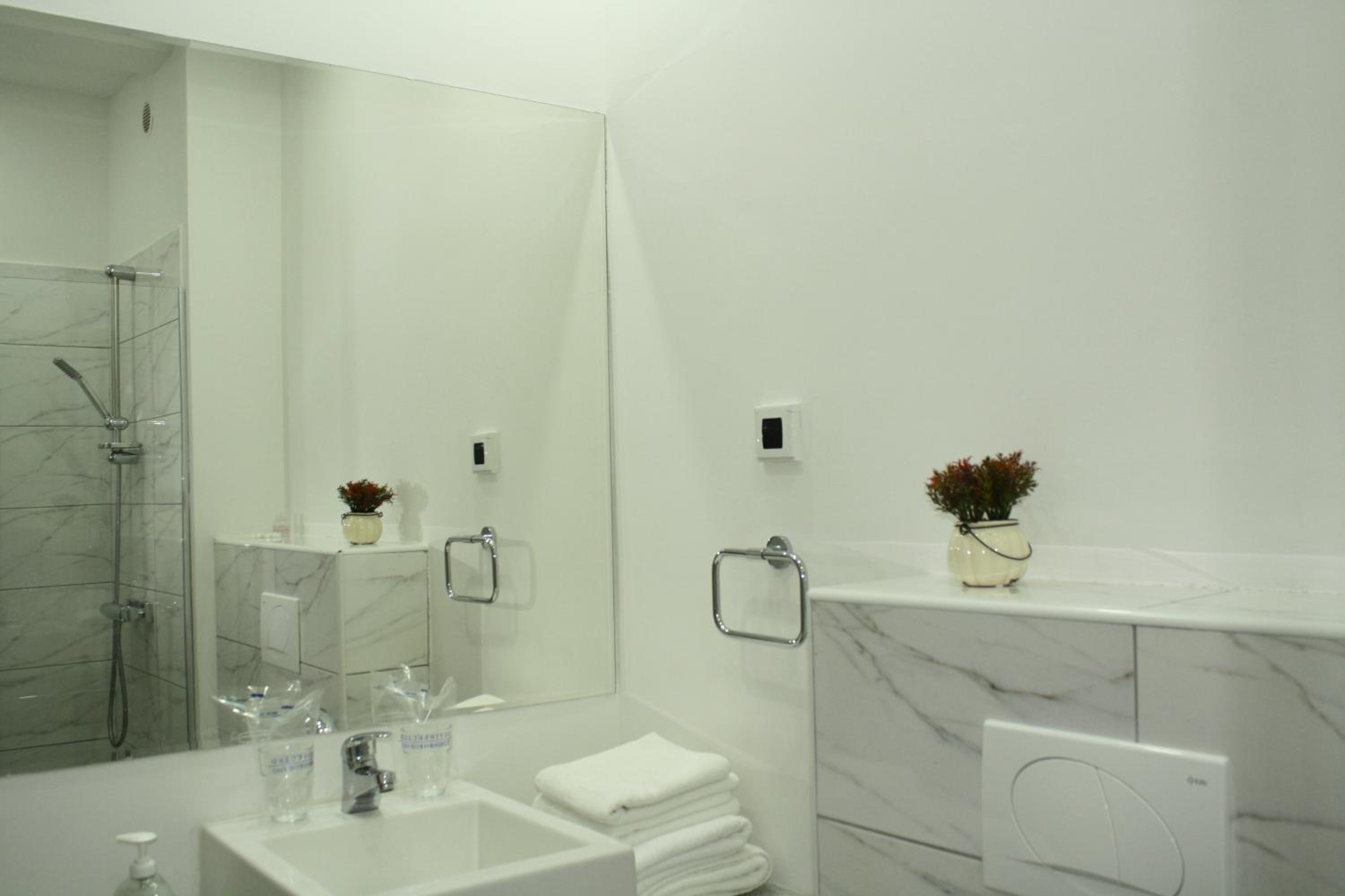Double Room with Balcony (2 Adults + 1 Child) photo 2