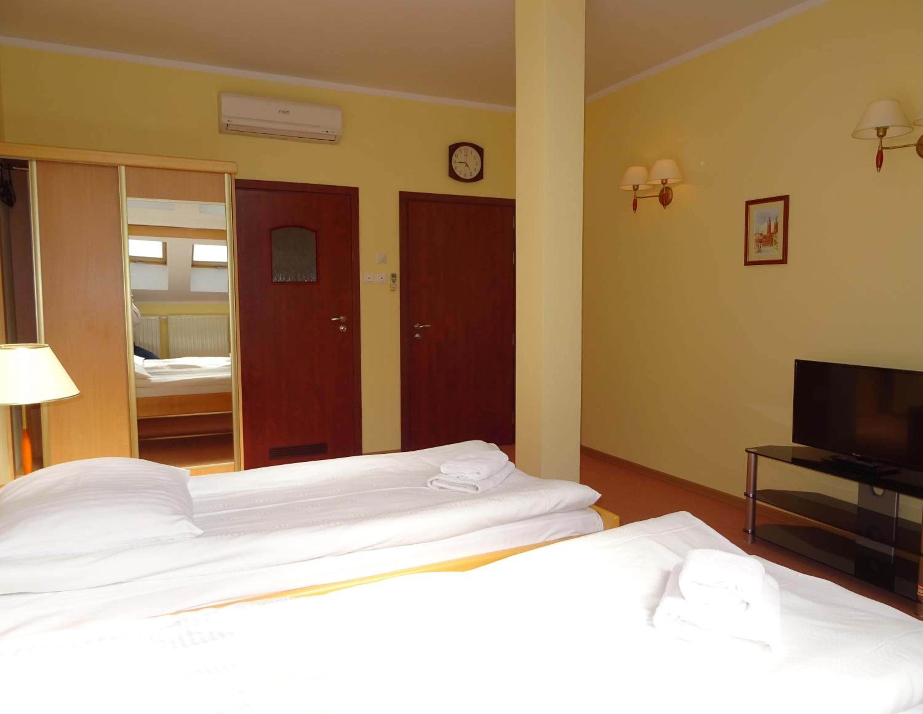 Comfort Twin Room - Photo 10