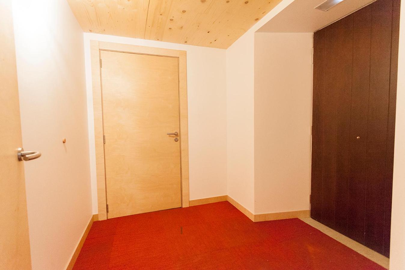 Seven-Bedroom House photo 2