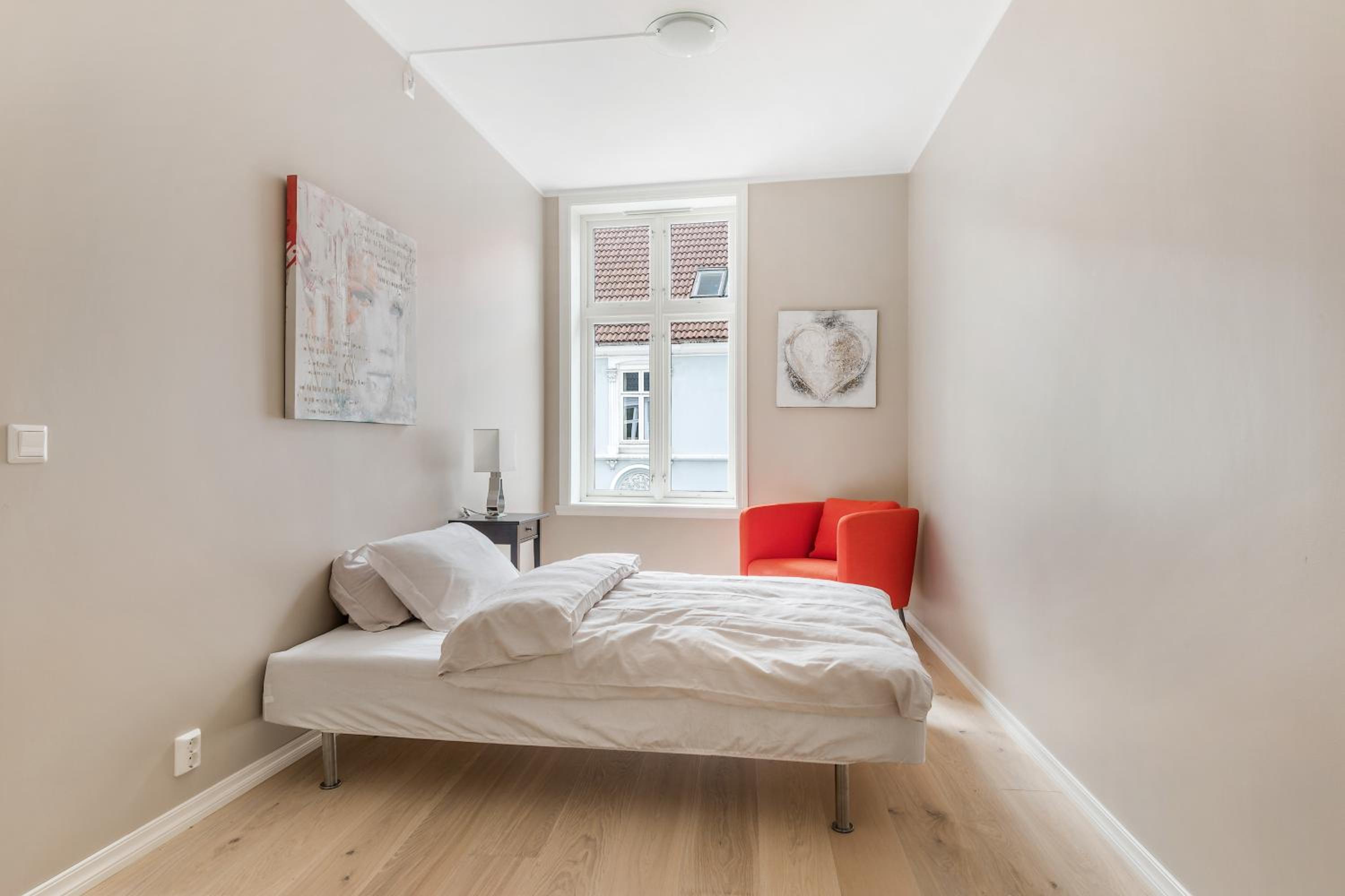 Three-Bedroom Apartment - First Floor - Photo 9