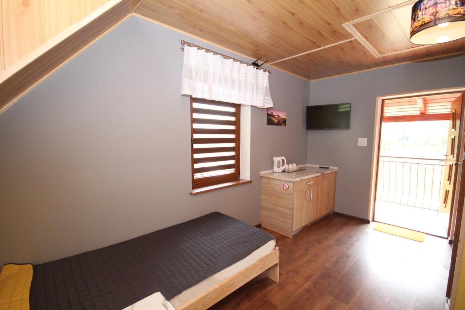 Triple Room with Private Bathroom photo 3