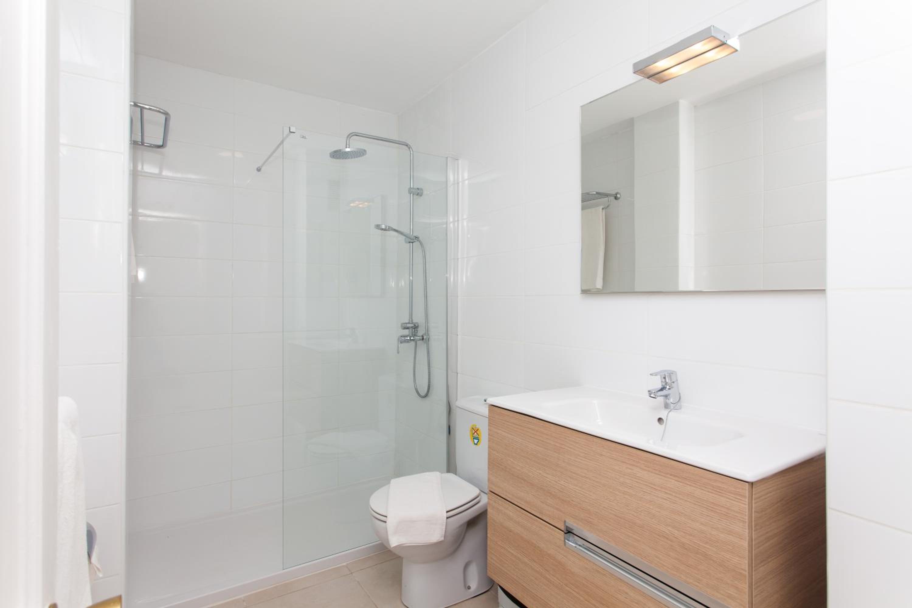 Three-Bedroom Apartment with Sea View photo 3