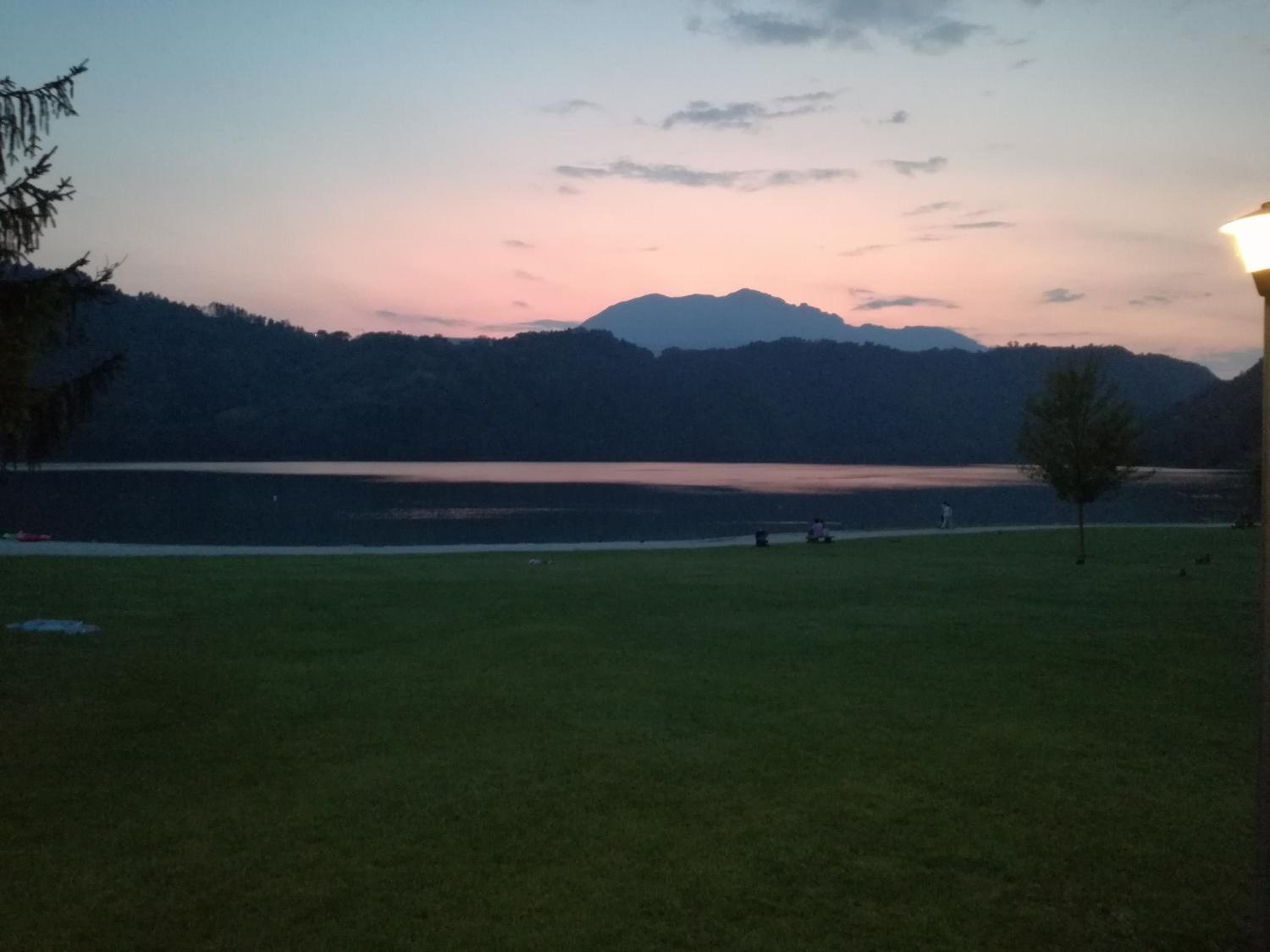 Apartment with Lake View - Photo 27