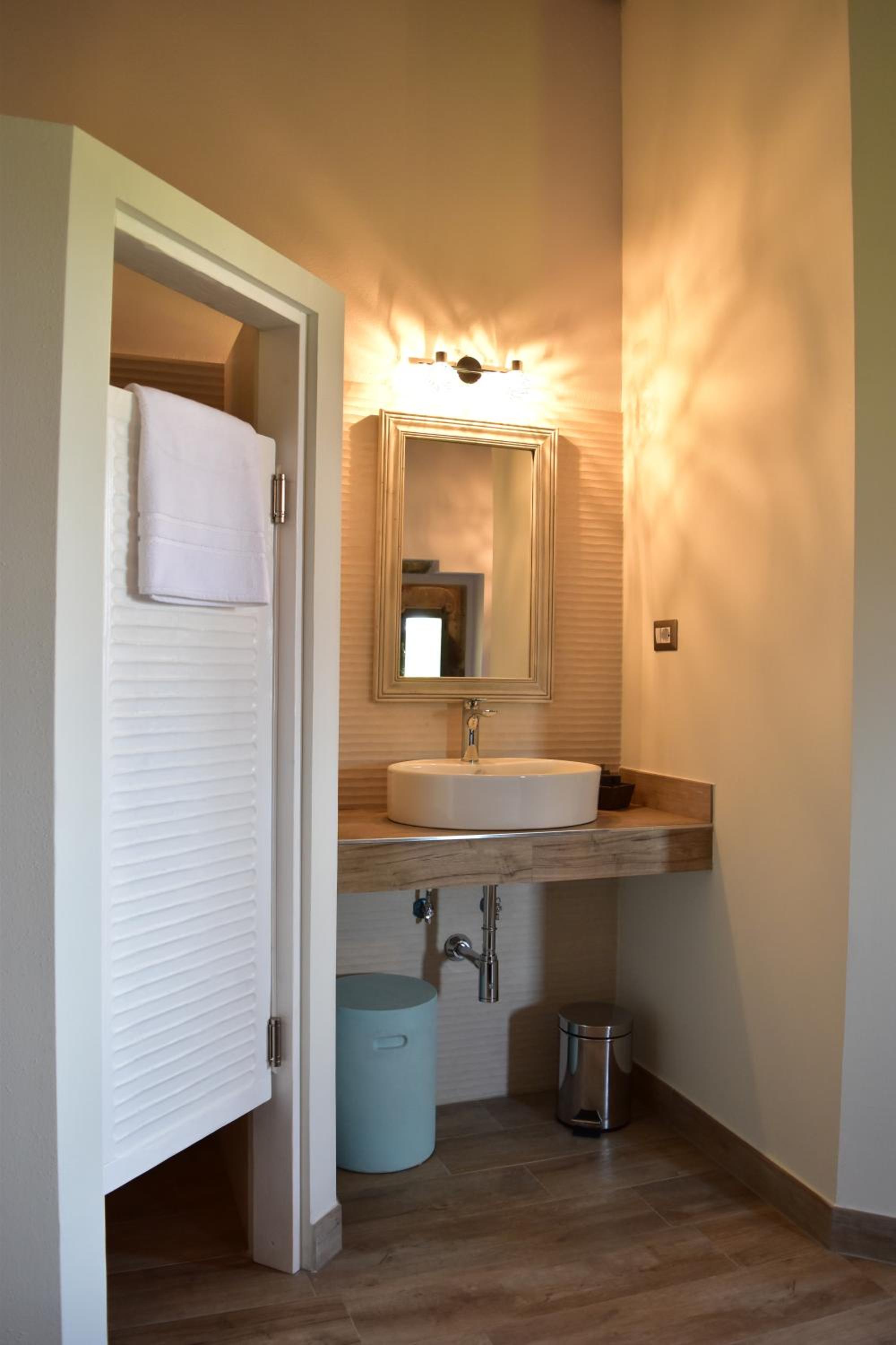 Deluxe King Room photo 3