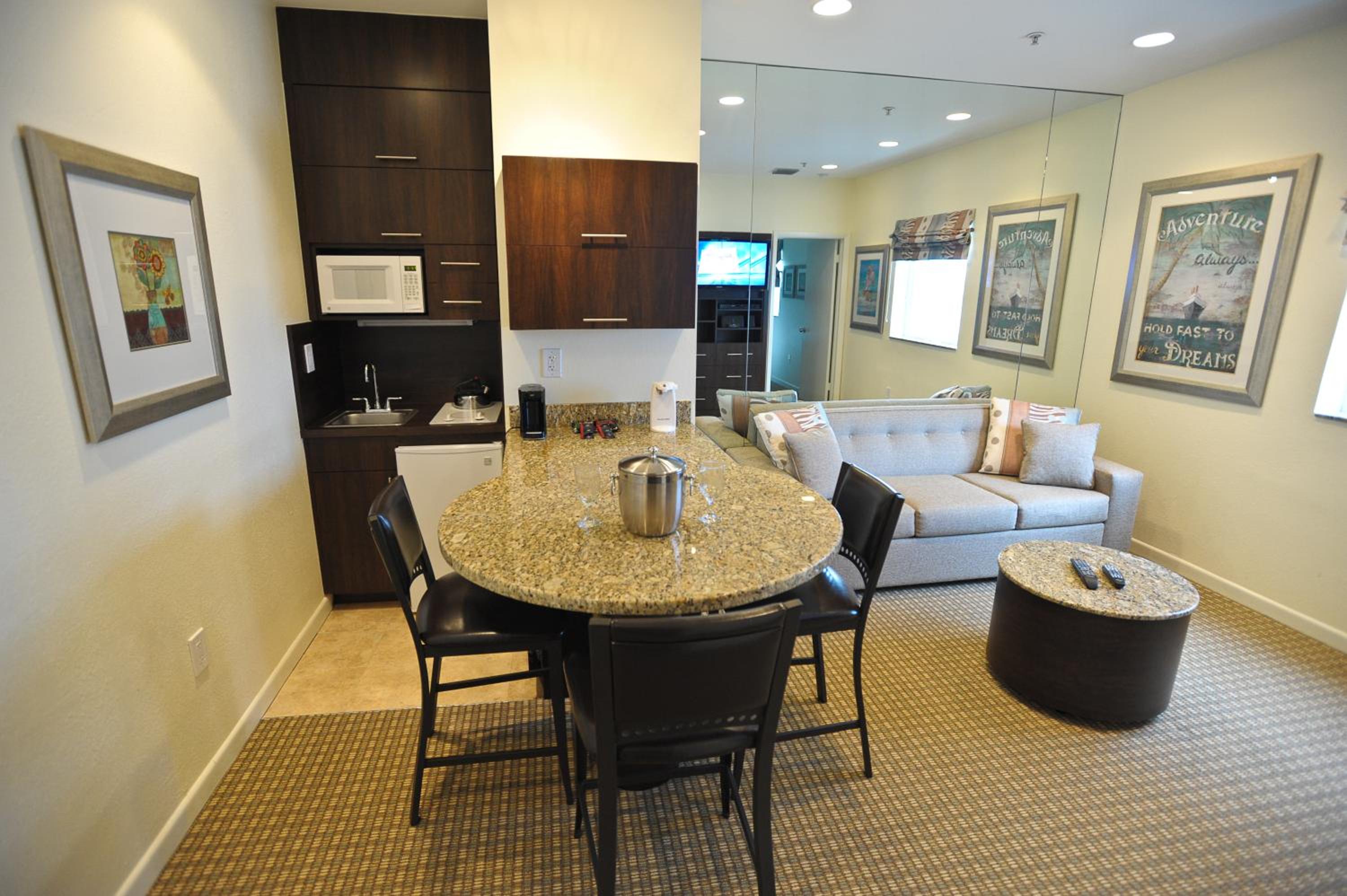 Premium King Suite - Photo 3