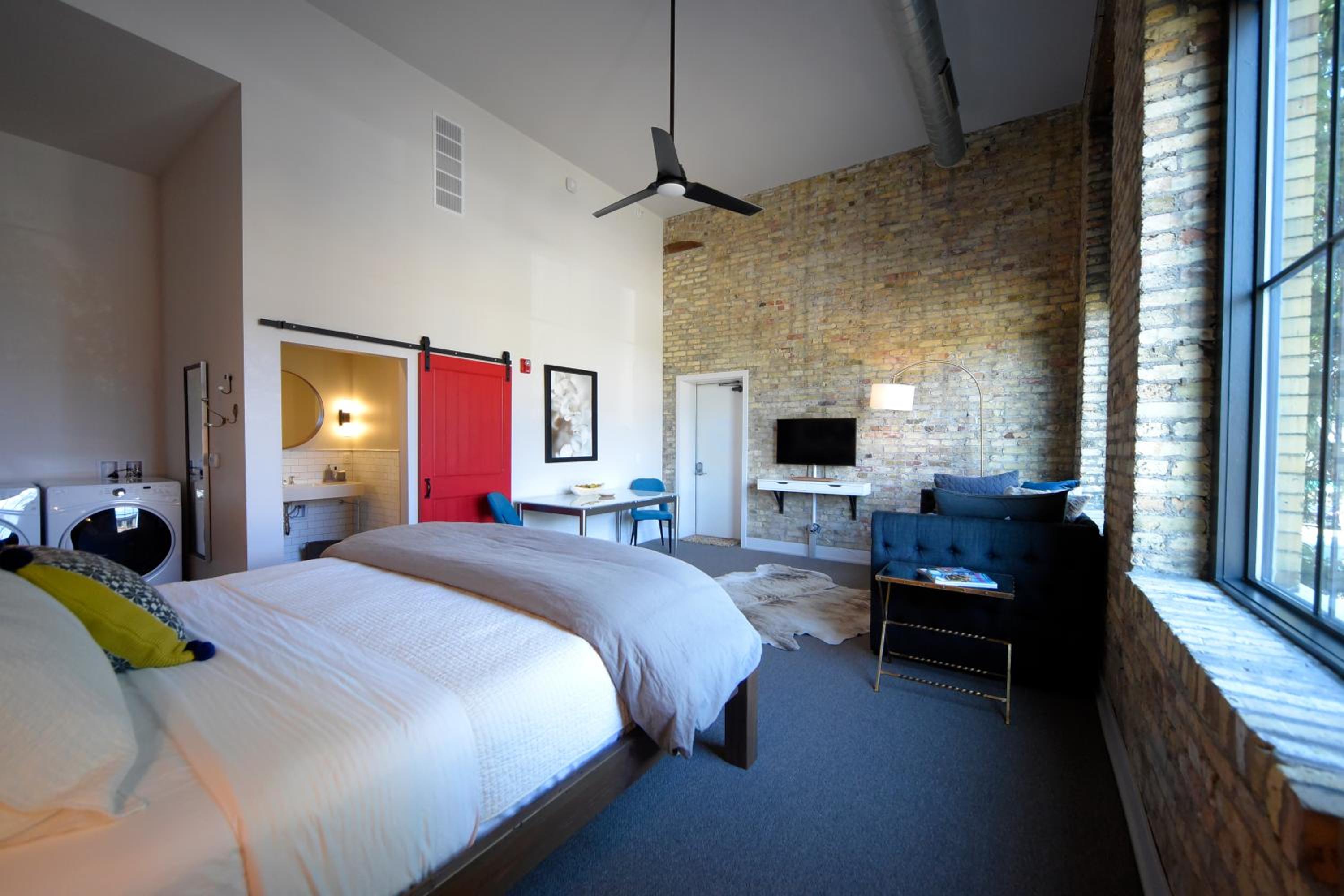 Superior King Suite (Suite 8)