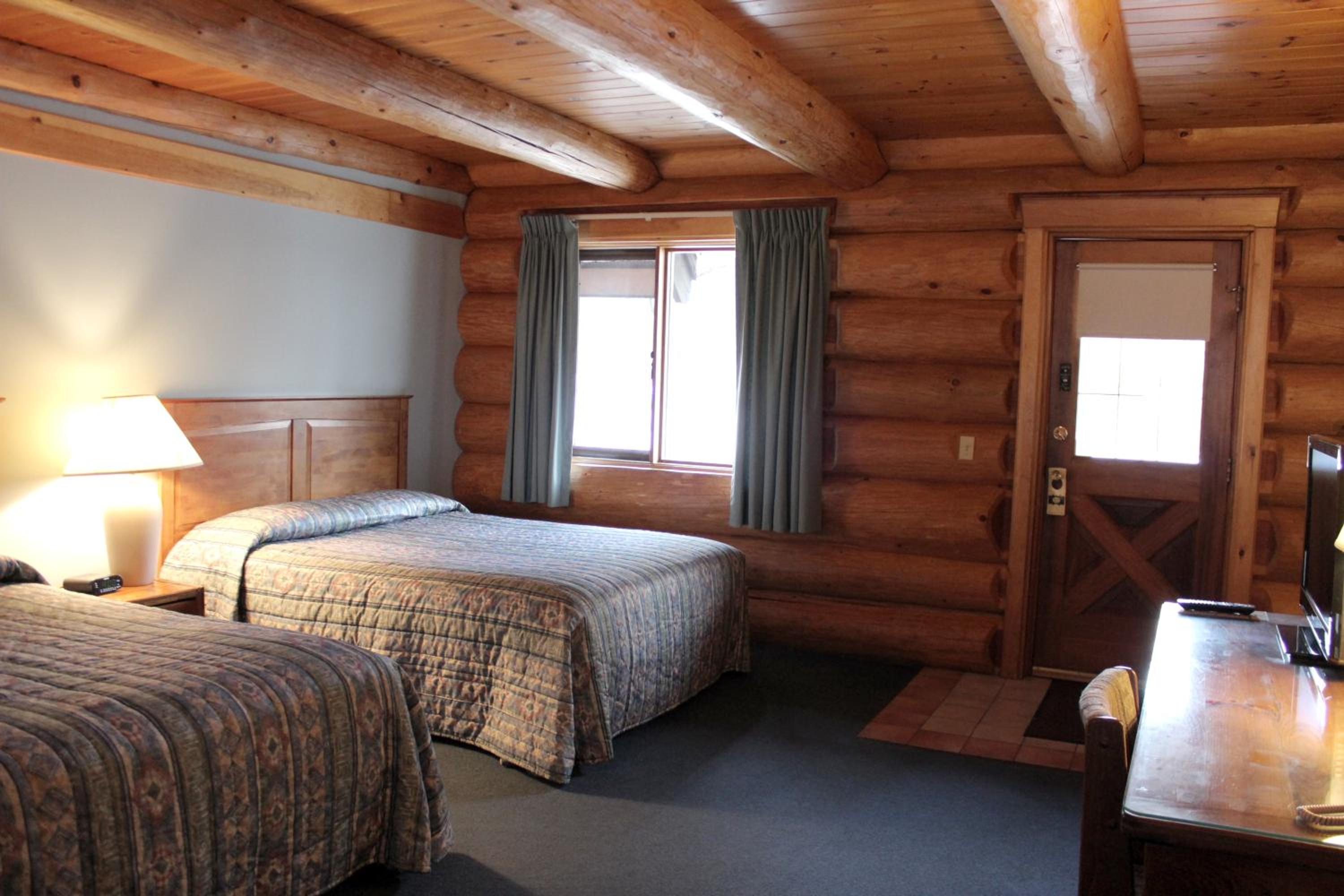 Queen Room with Pool View photo 1