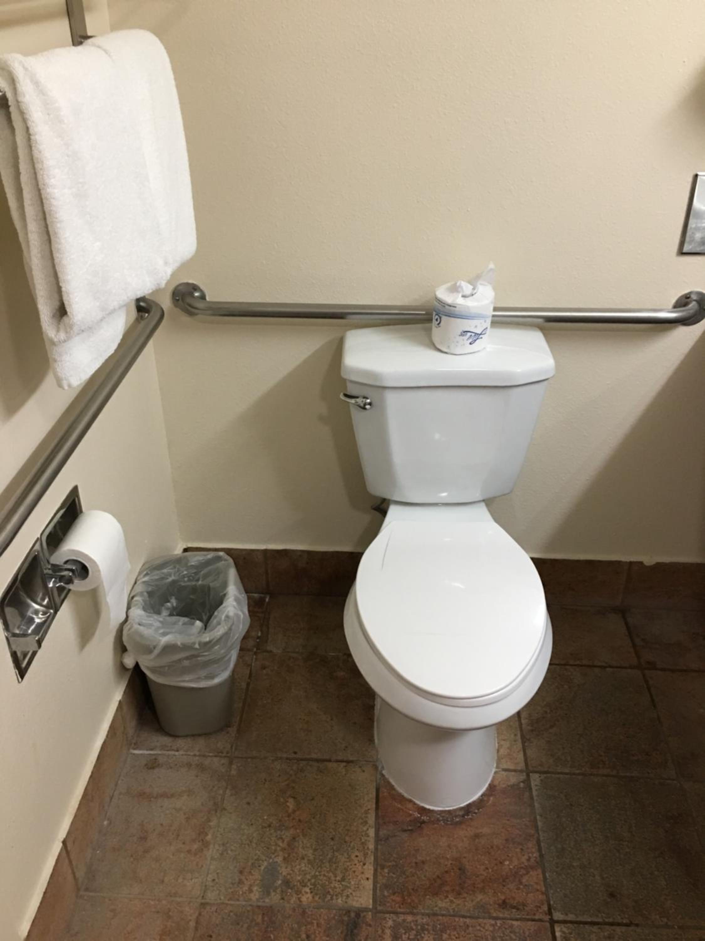 Queen Room - Disability Access - Photo 3
