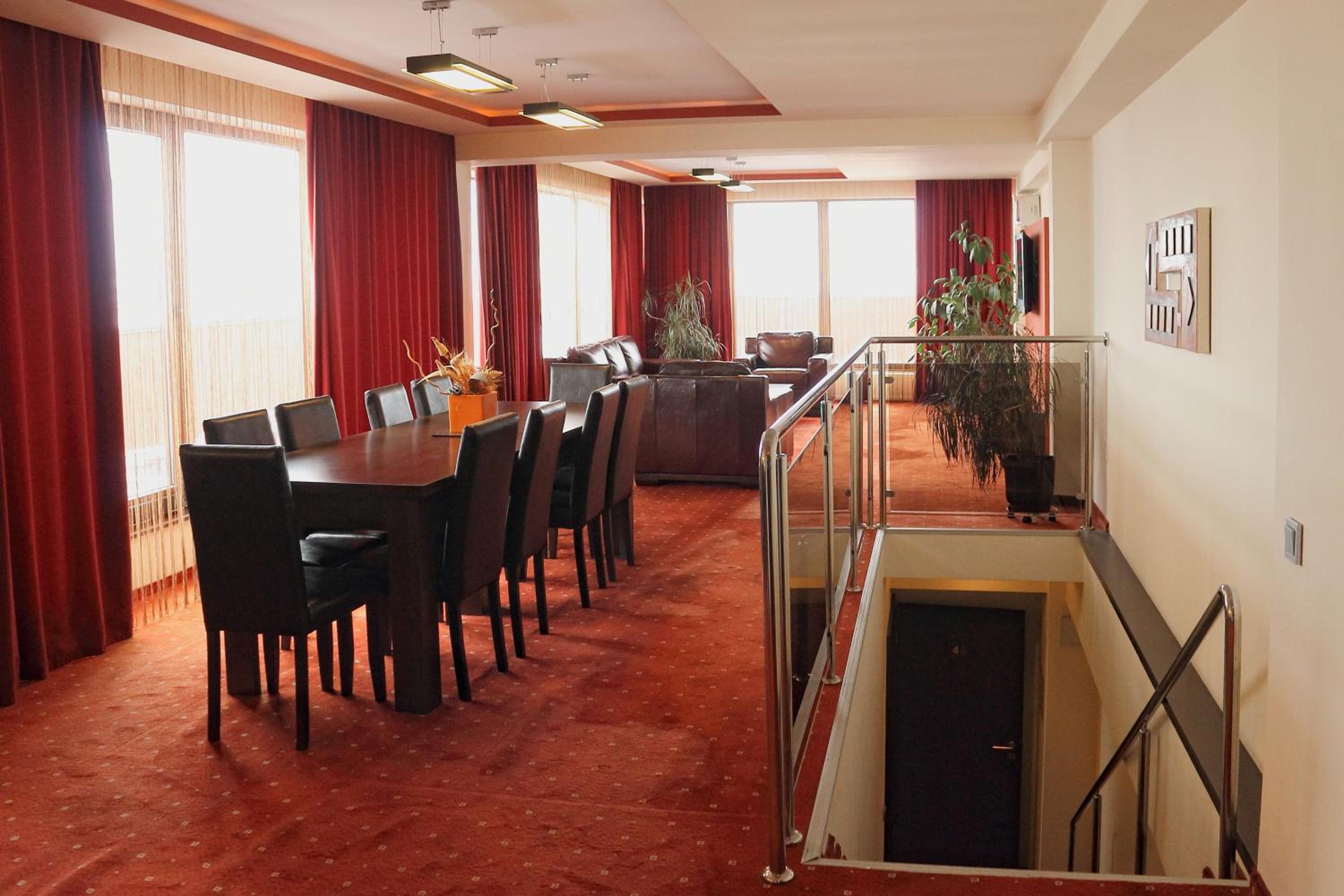 One-Bedroom Apartment with Terrace - Photo 10