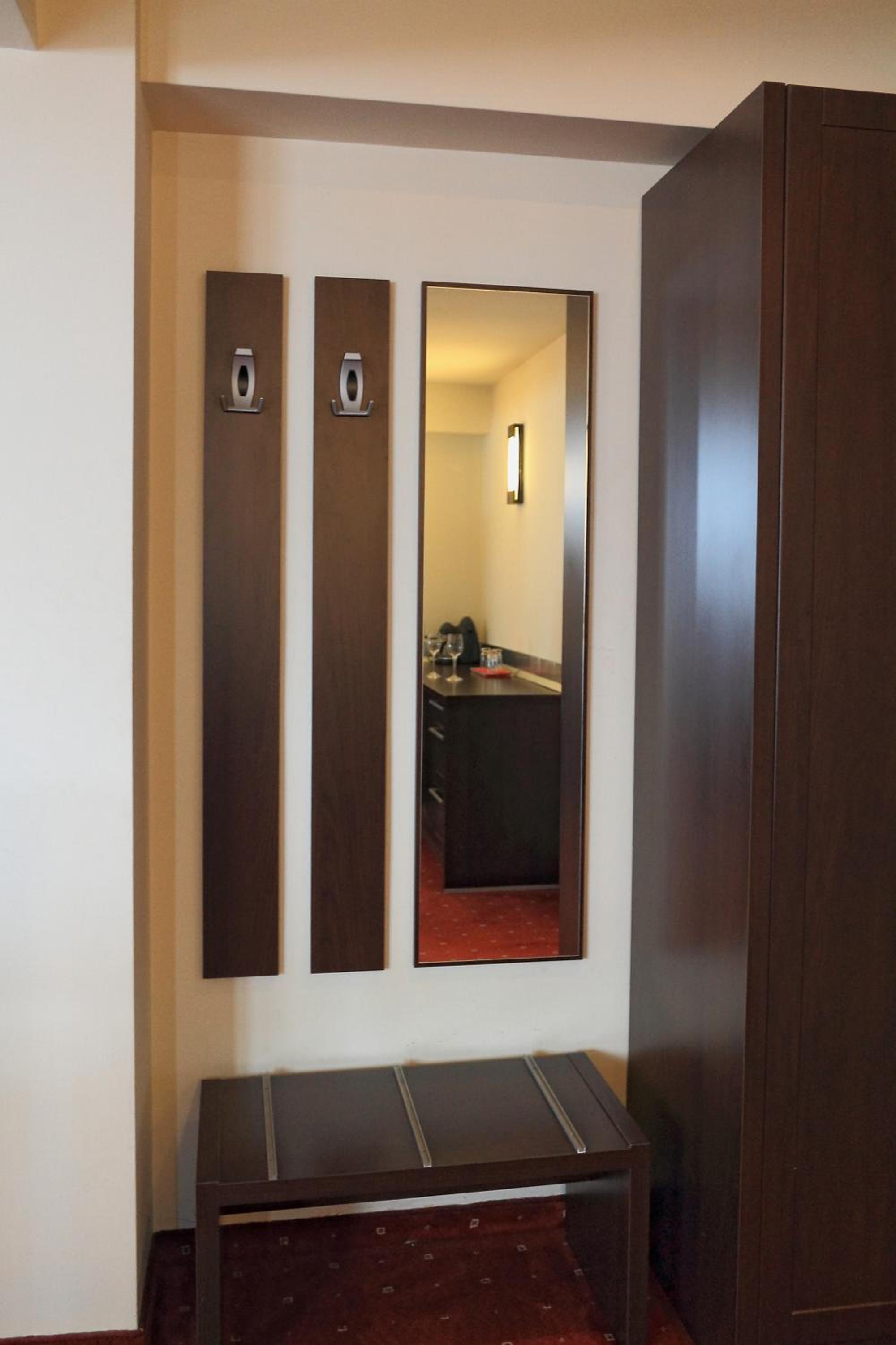 One-Bedroom Apartment with Terrace - Photo 2