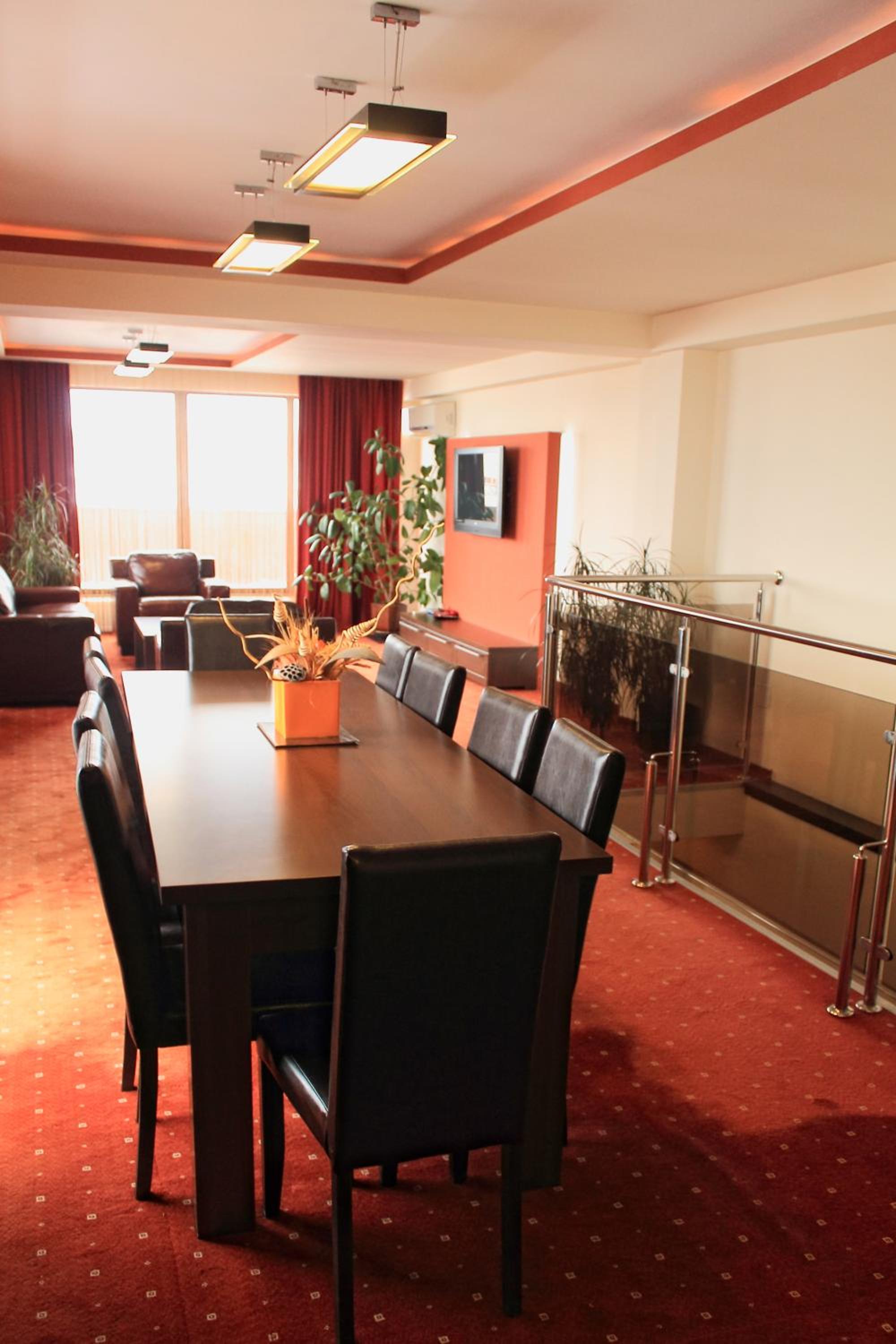 One-Bedroom Apartment with Terrace - Photo 3