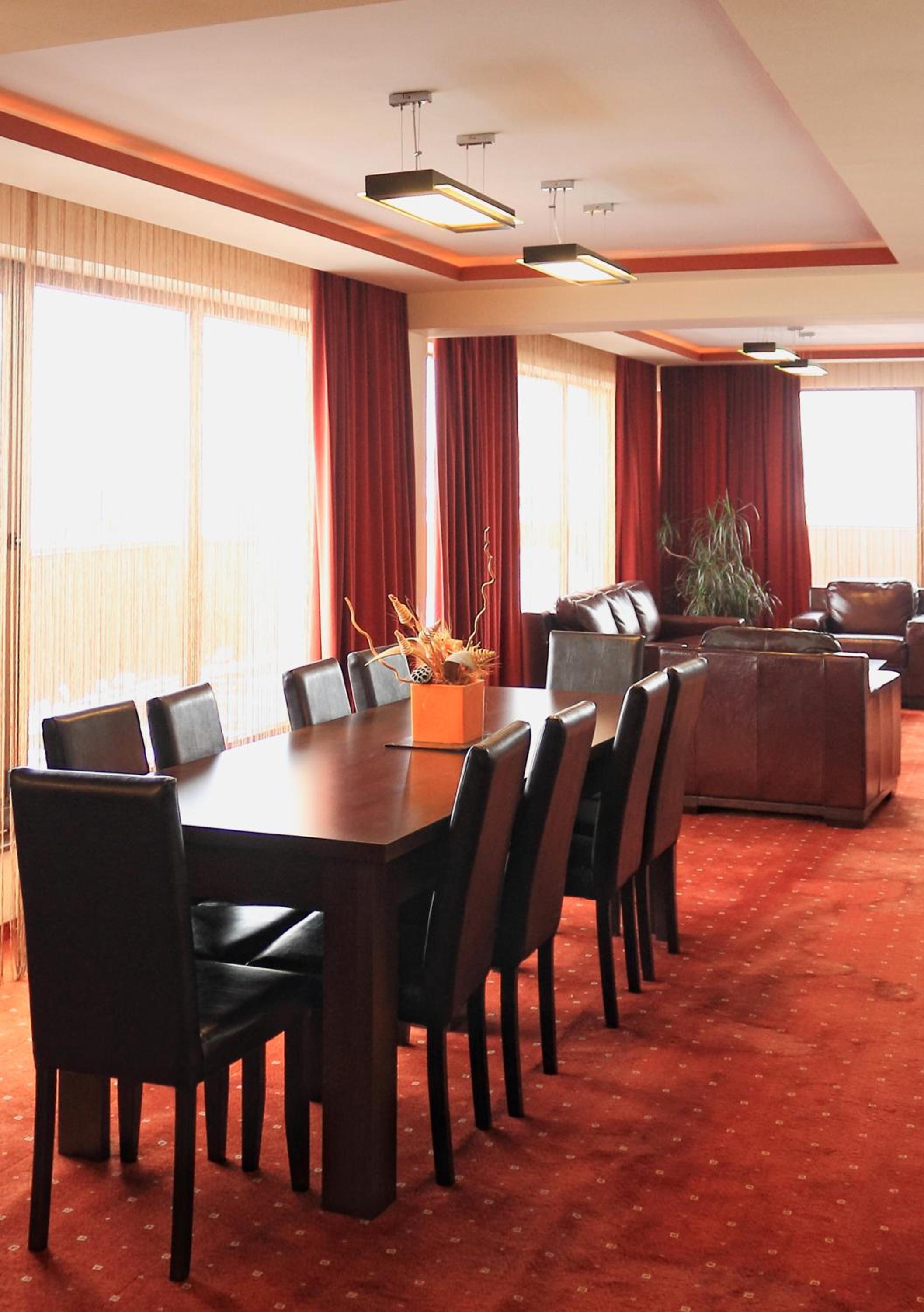 One-Bedroom Apartment with Terrace - Photo 4