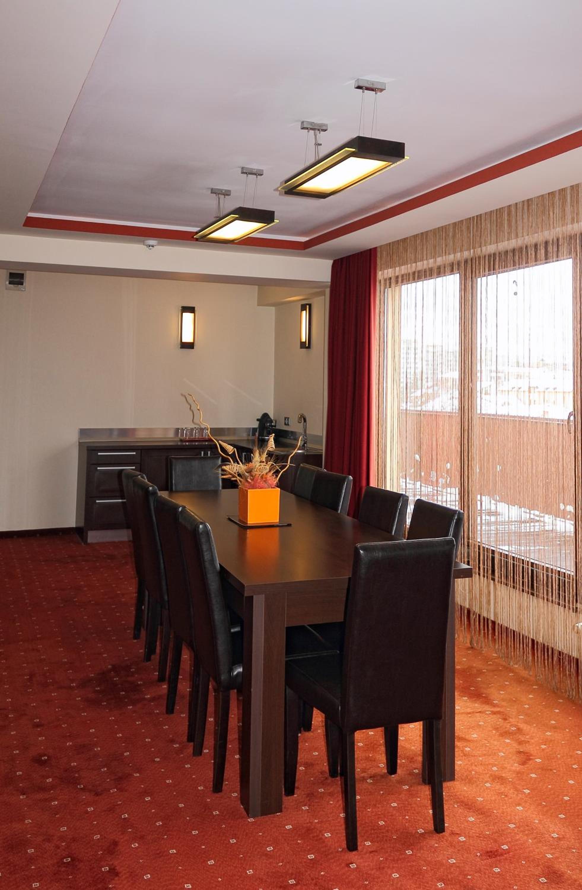 One-Bedroom Apartment with Terrace - Photo 7