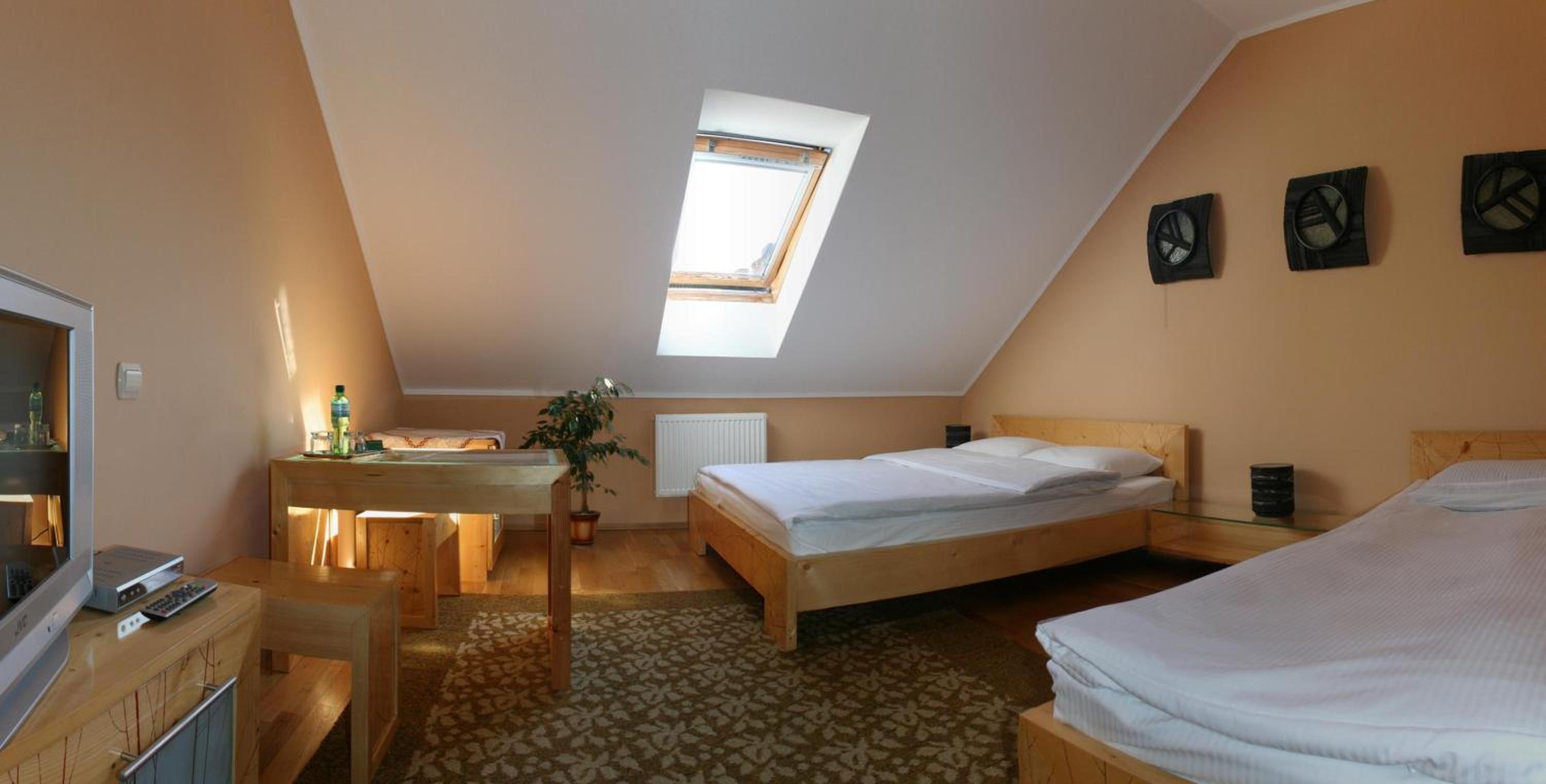 Standard Triple Room photo 2
