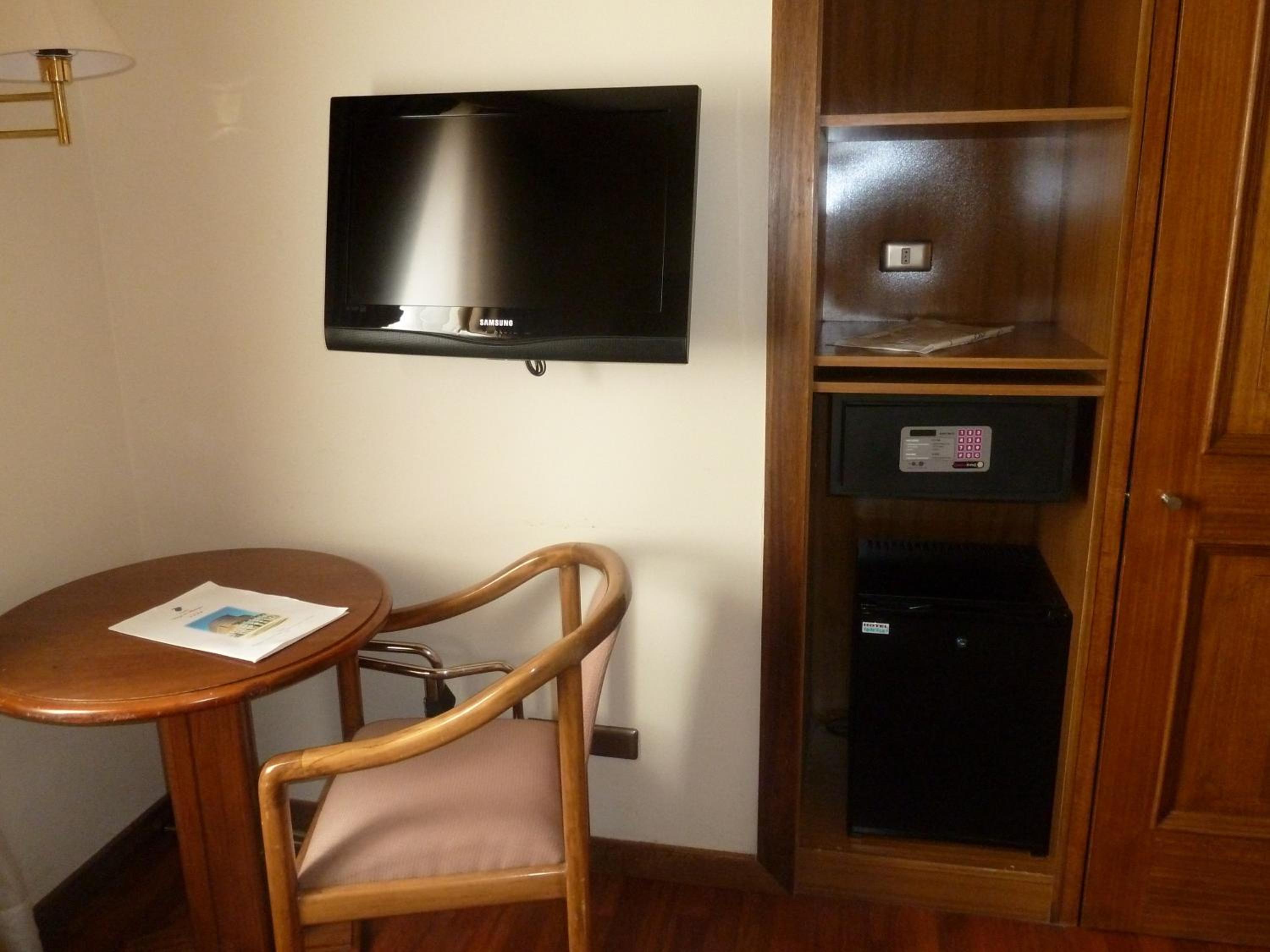 Standard Queen Room
