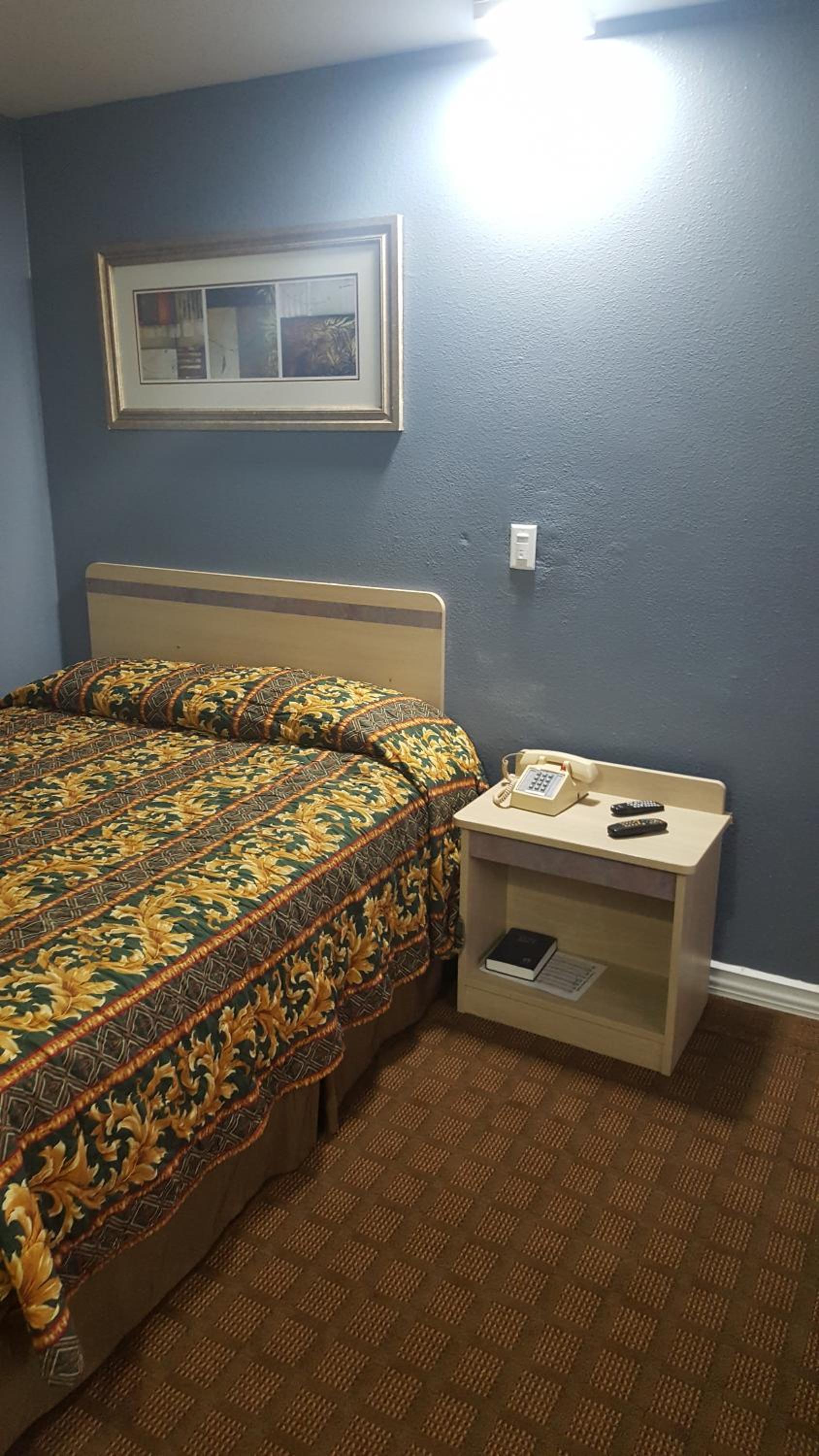 Queen Room photo 3
