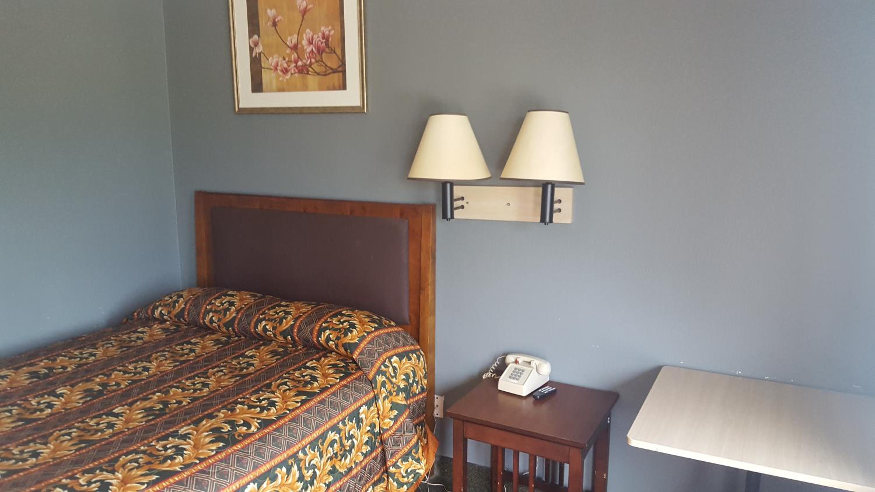 Queen Room photo 1