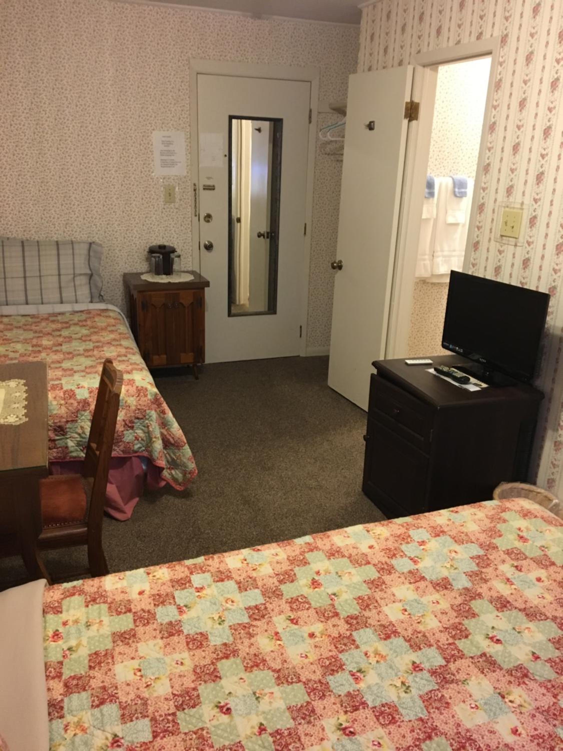 Double or Twin Room - Photo 4