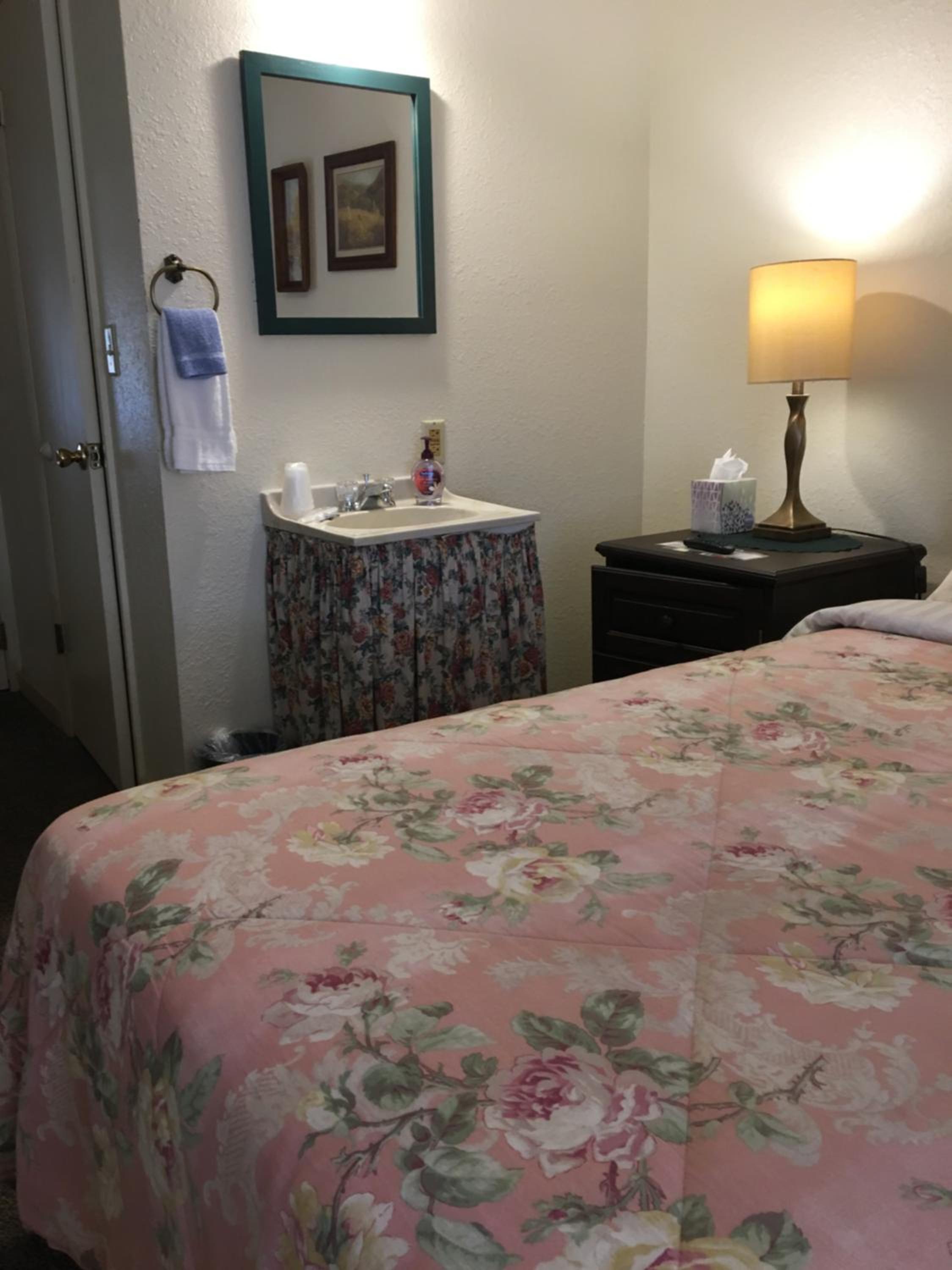 Queen Room photo 3