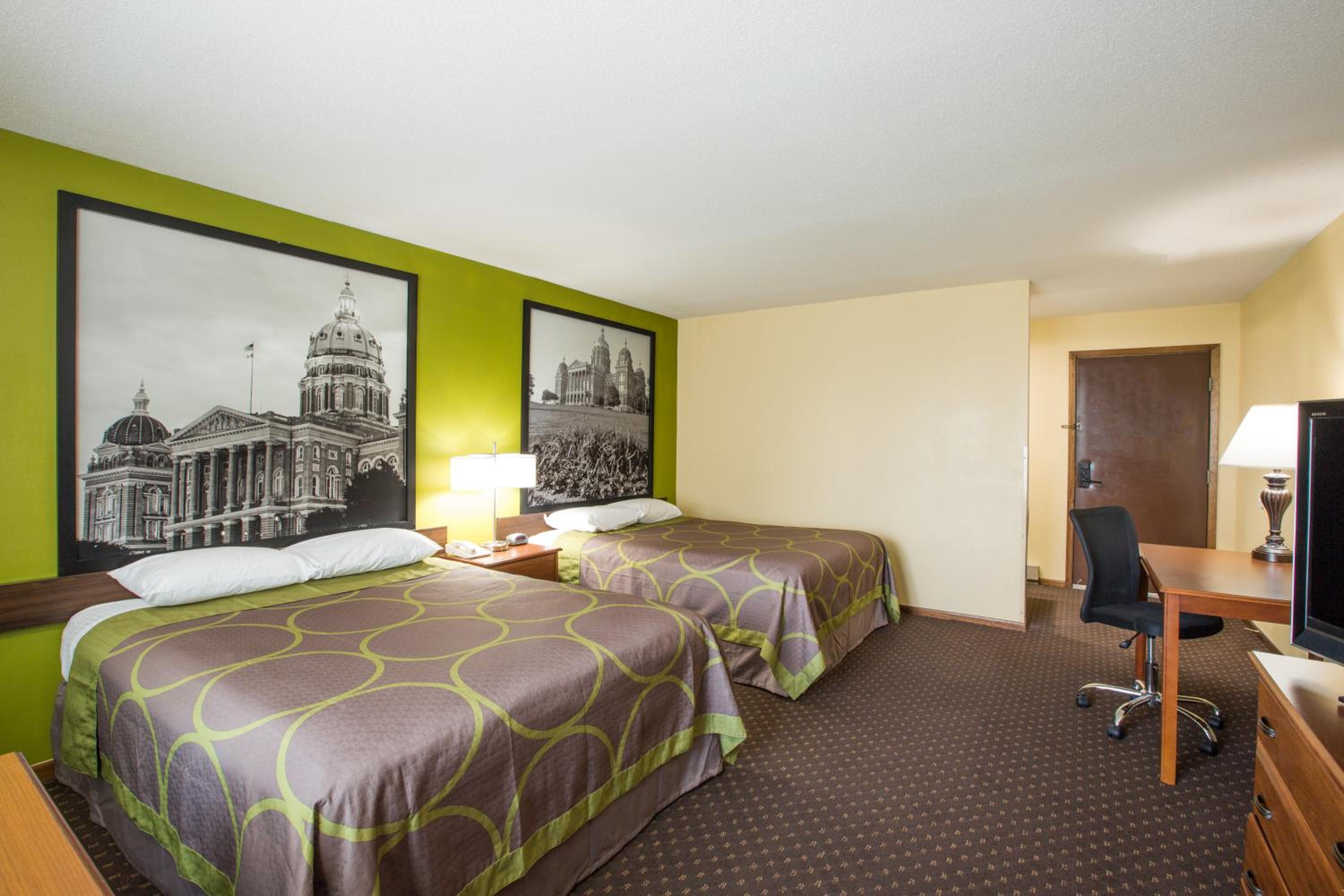 Queen Room with Two Queen Beds - Smoking photo 1