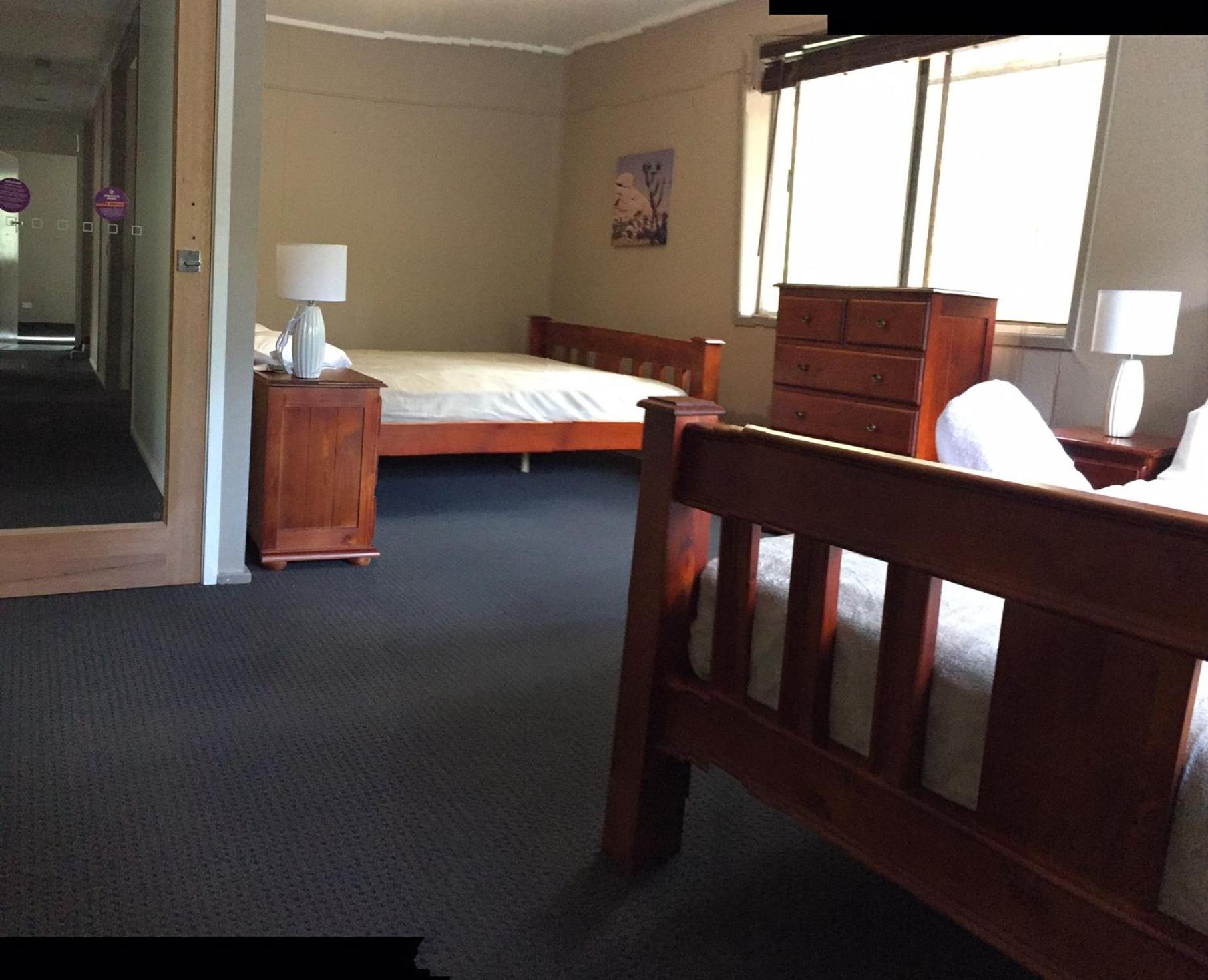 Six-Bedroom House photo 1
