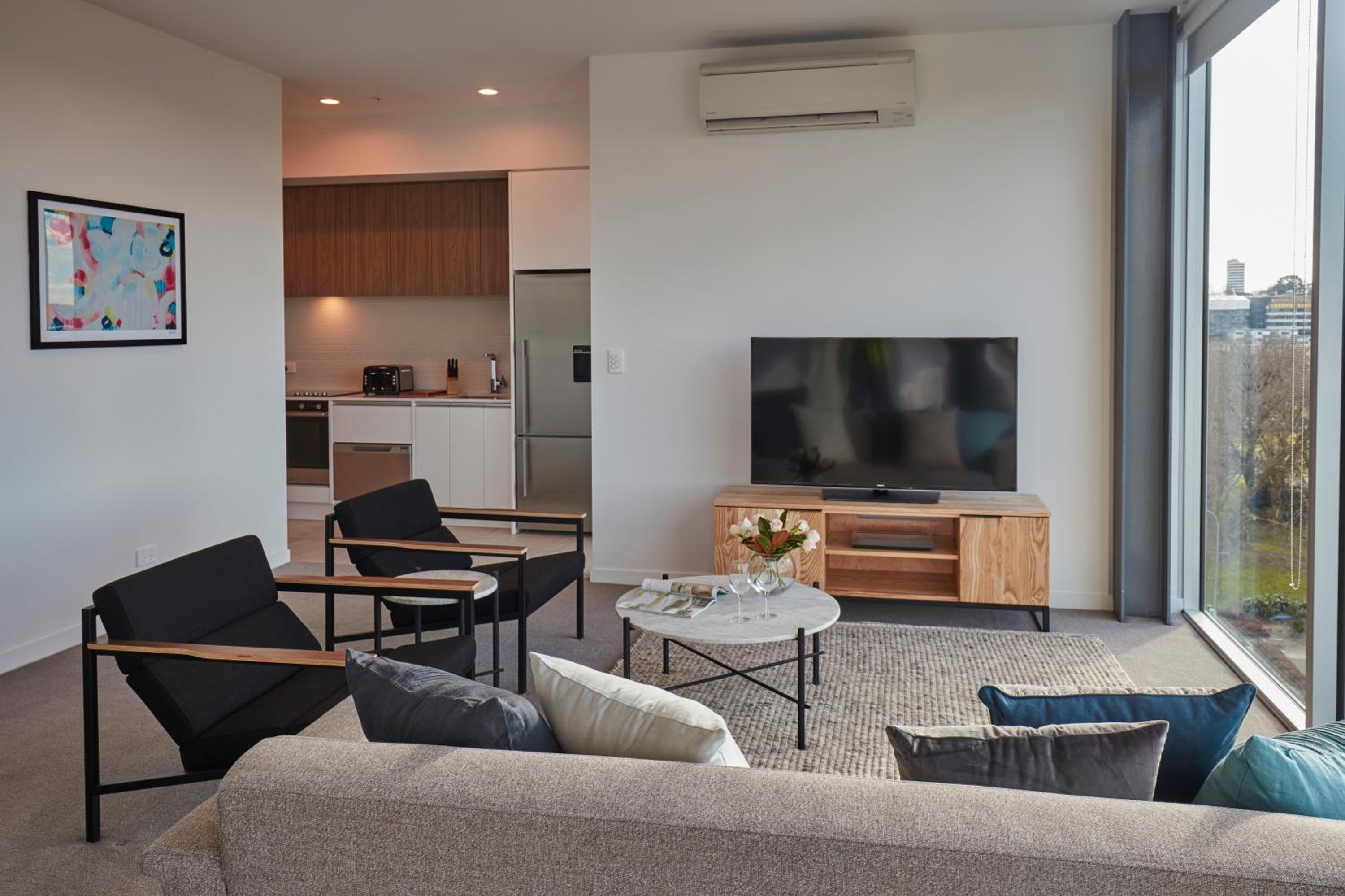 Executive One Bedroom Apartment thumbnail 6