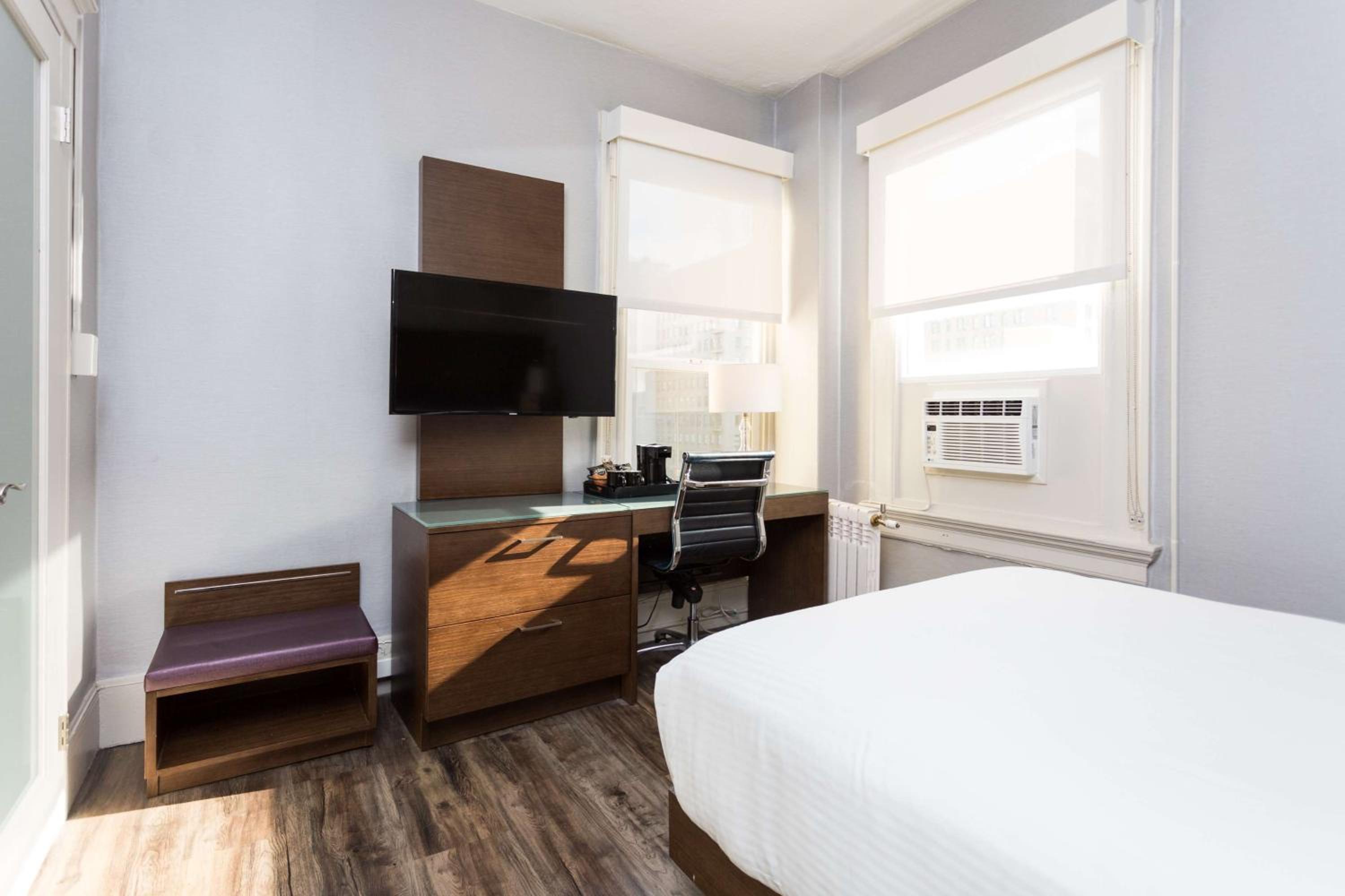 Double Room - Non-Smoking  - Photo 3