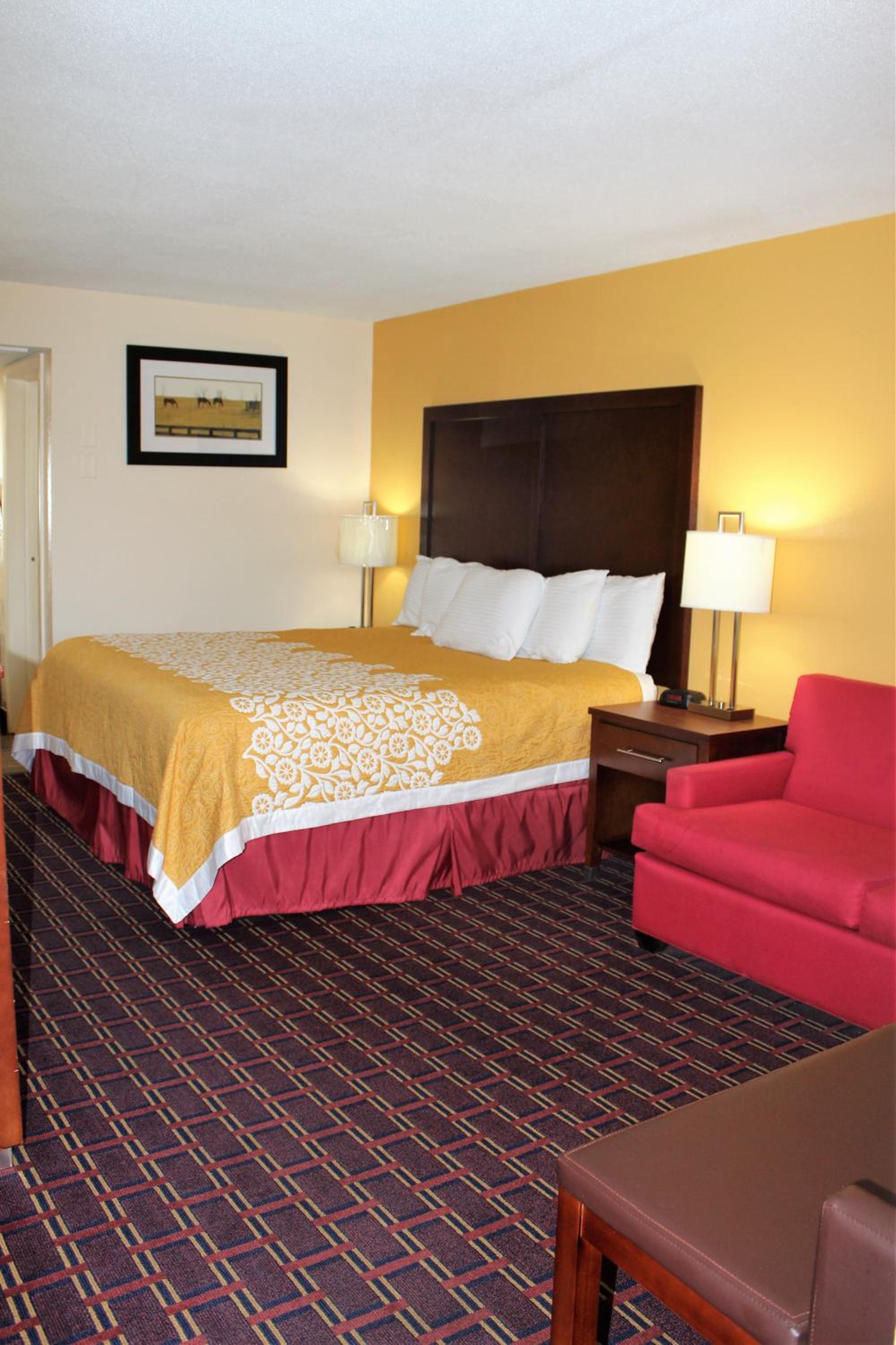King Room - Non-Smoking - Photo 3