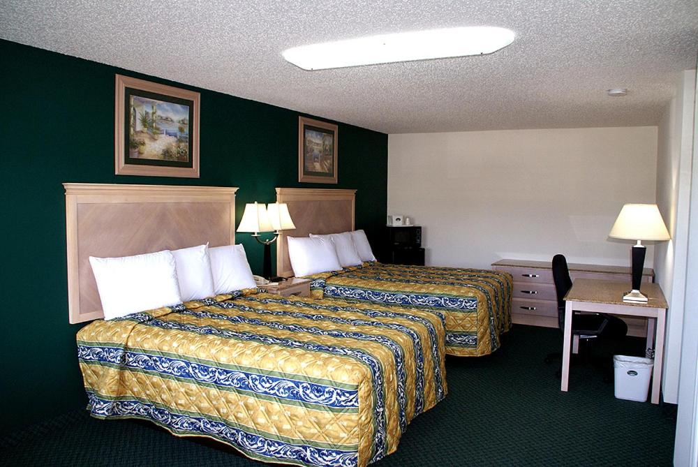 Queen Room with Two Queen Beds - Photo 1