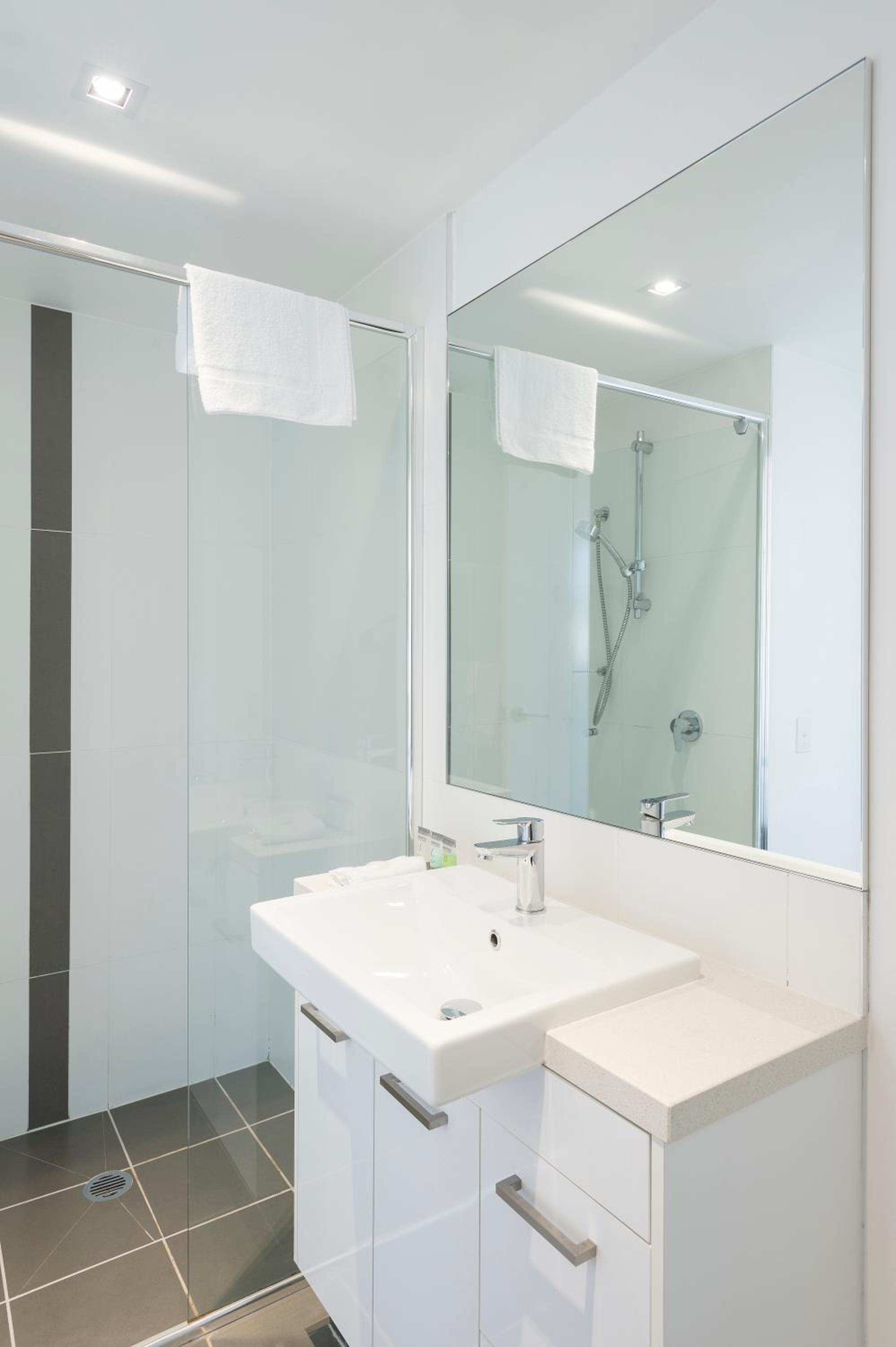 Two-Bedroom Two Bathroom Apartment photo 3