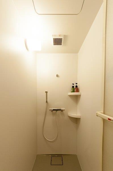 Single Room with Shared Shower and Toilet Male Only - Non-Smoking  photo 3