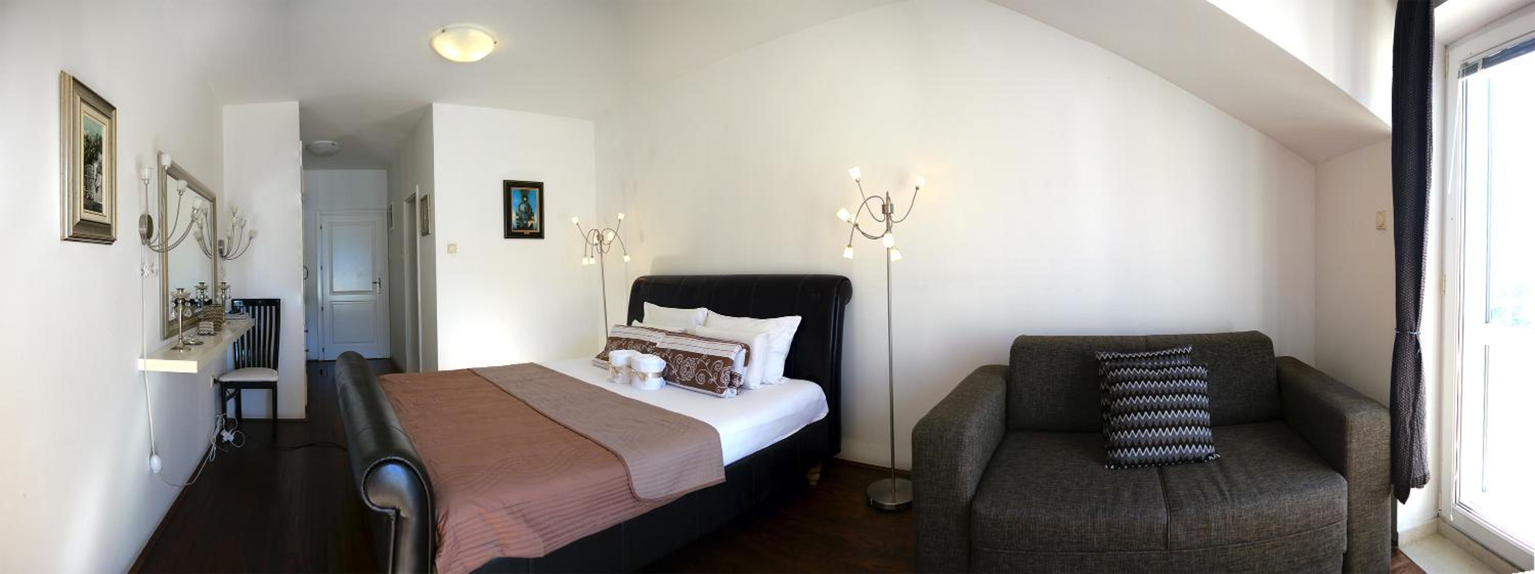 Deluxe Apartment (4 Adults)